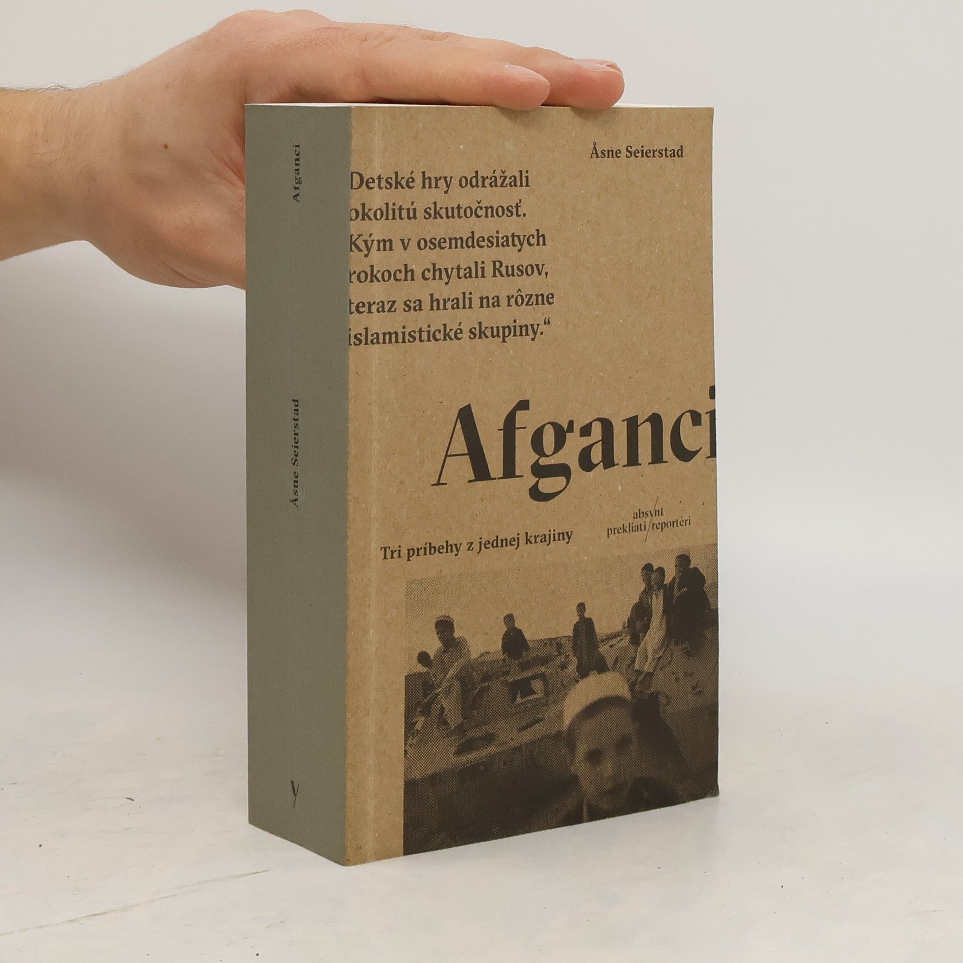 Åsne Seierstad Afganci: Tri príbehy z jednej krajiny
