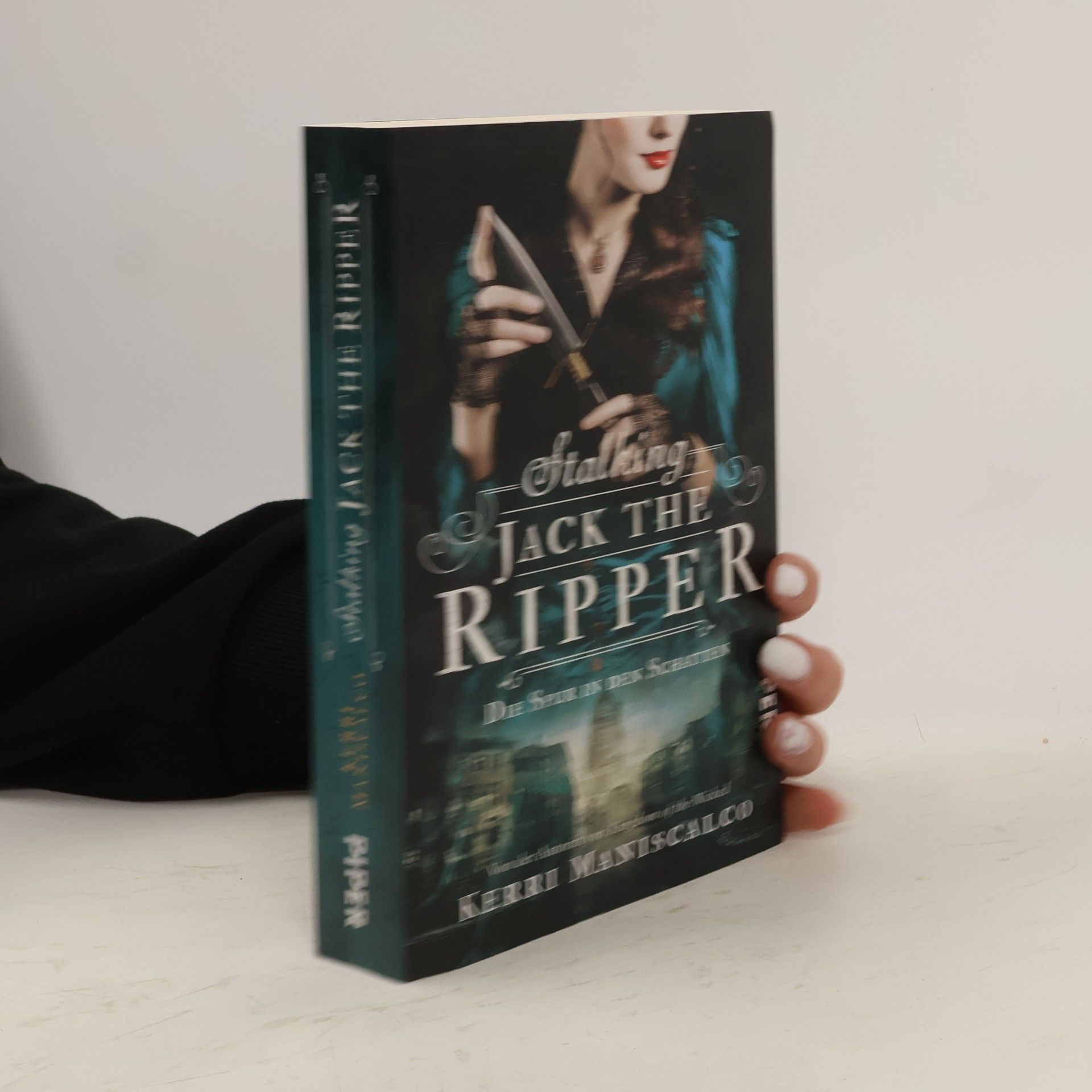 Kerri Maniscalco Stalking Jack the Ripper