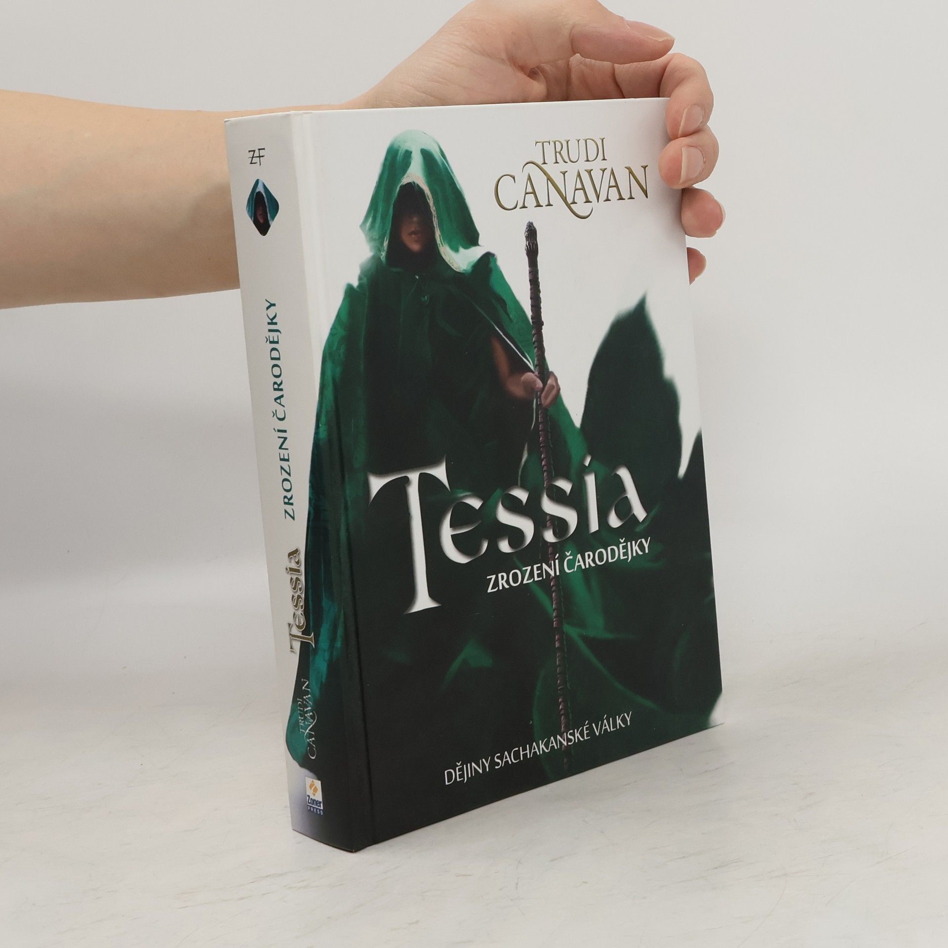 Trudi Canavan Tessia. Zrození čarodějky