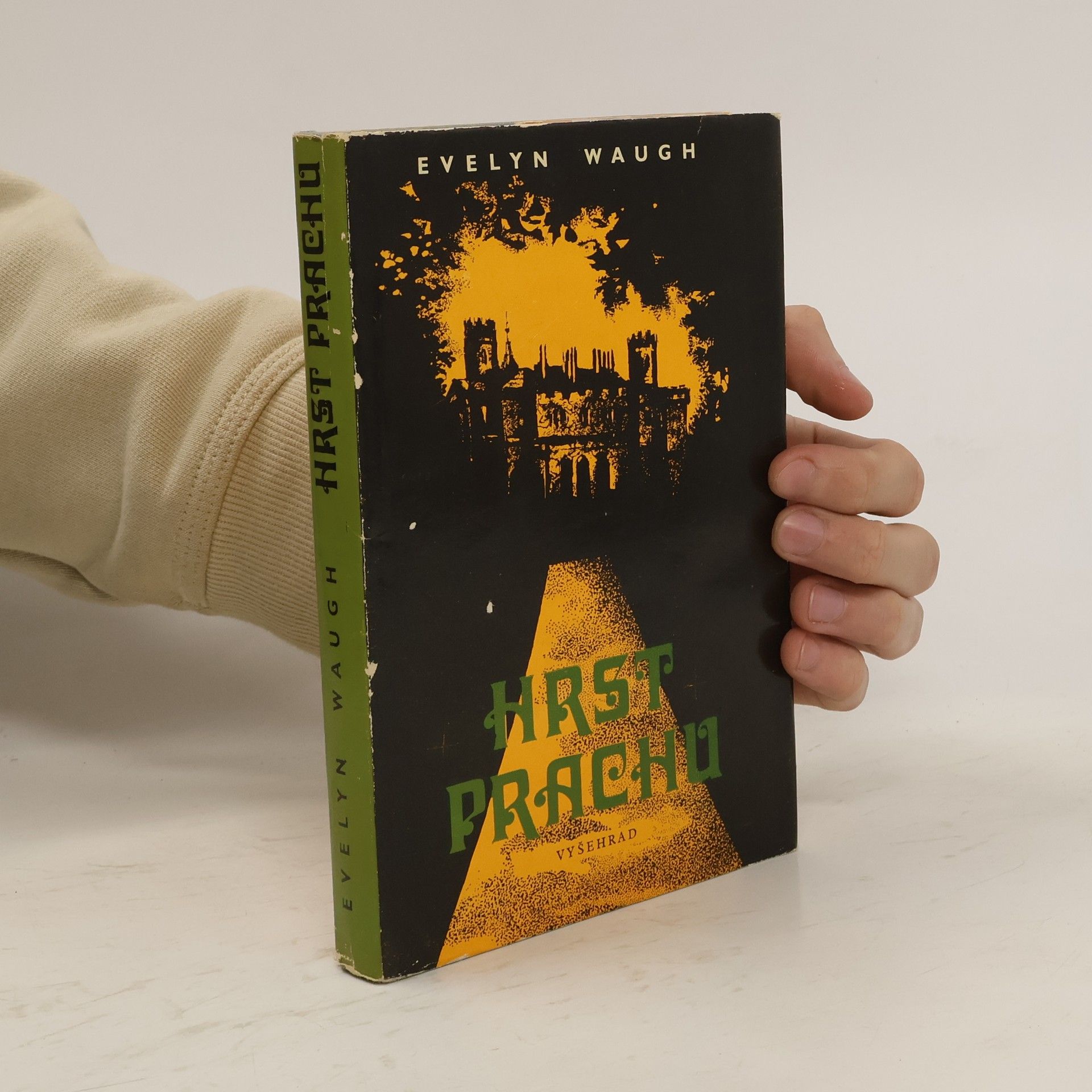 Evelyn Waugh Hrst prachu