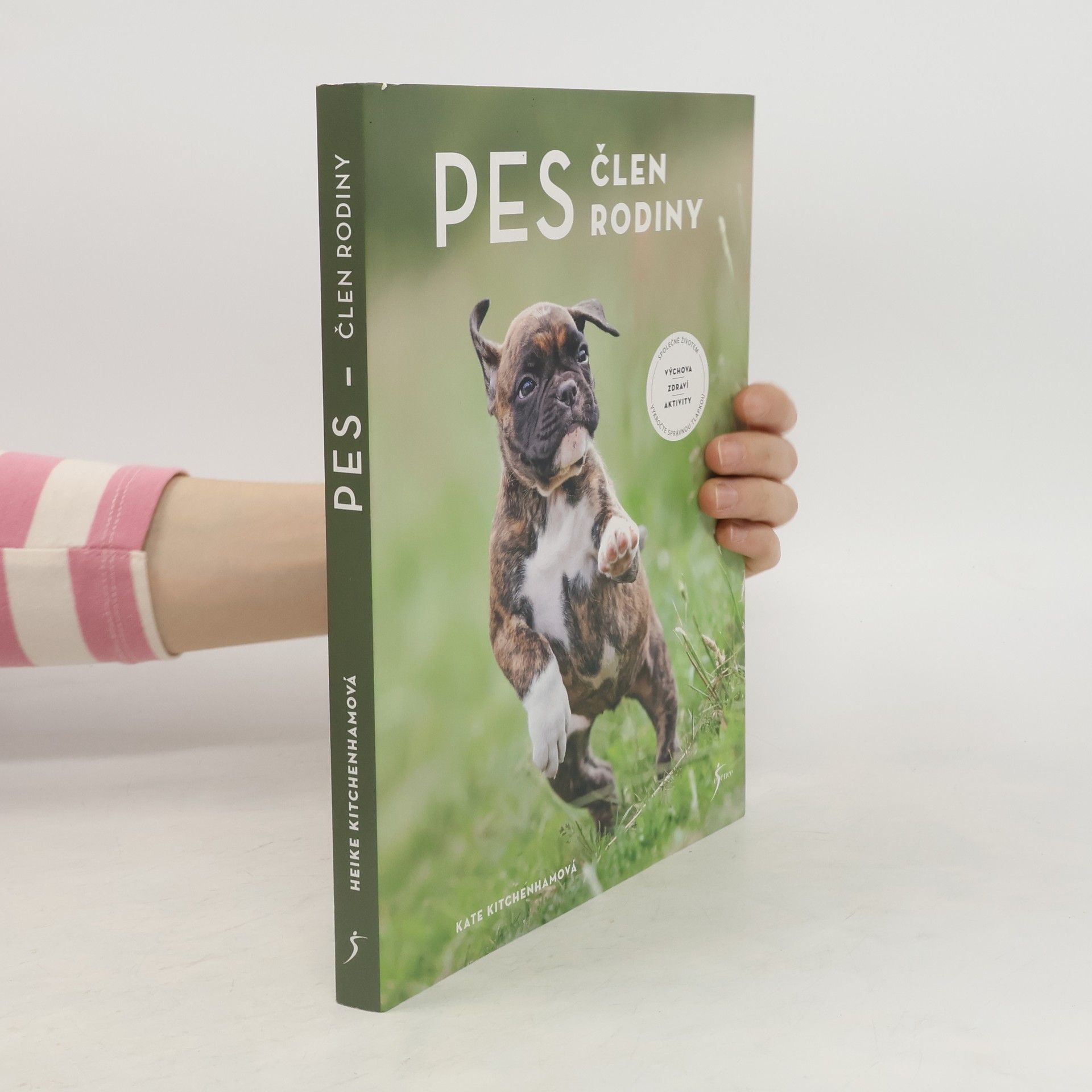 Kate Kitchenham Pes: člen rodiny