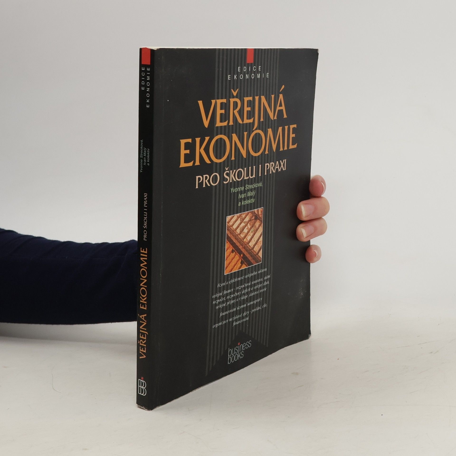 Autorenkollektiv Veřejná ekonomie pro školu i praxi
