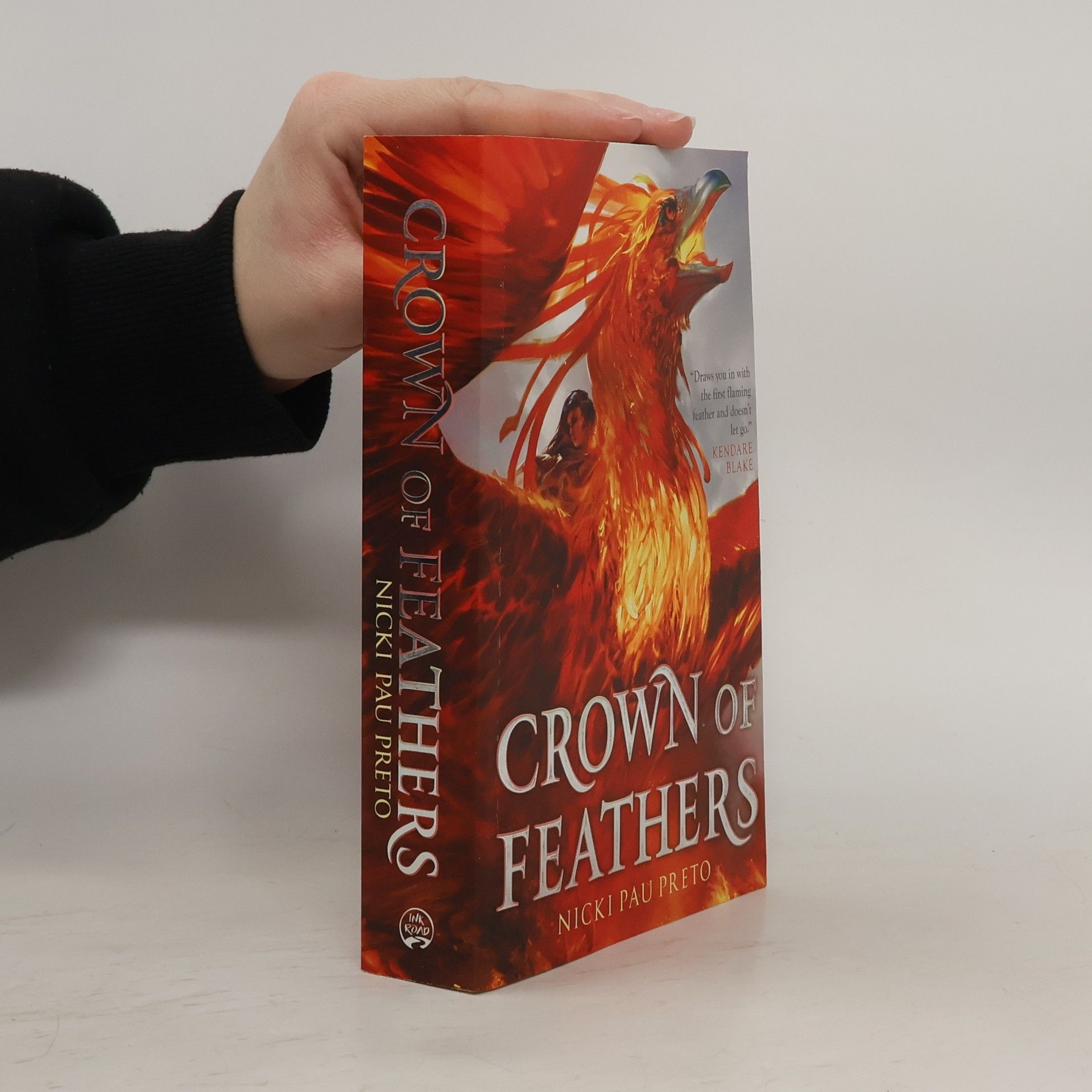 Nicki Pau Preto Crown of Feathers