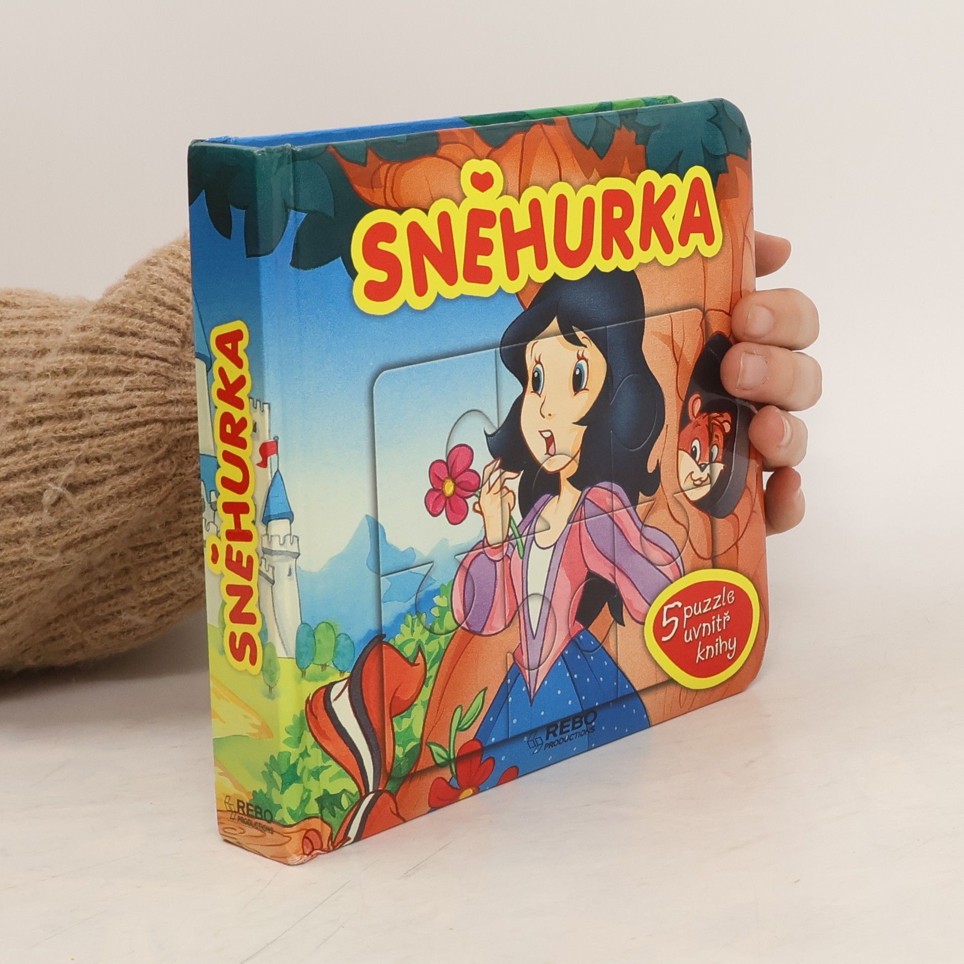 Jitka Špačková Sněhurka : 5 puzzle uvnitř knihy