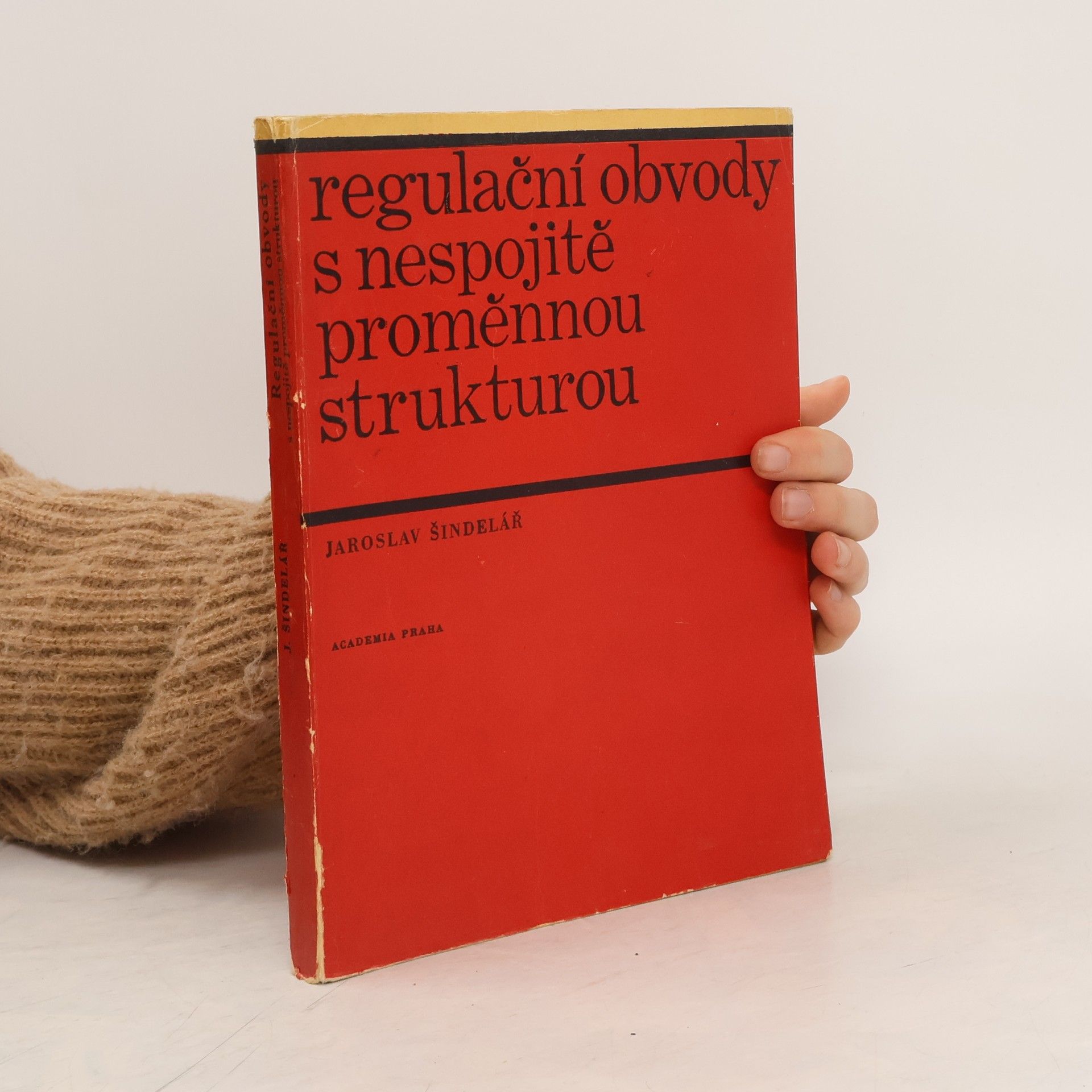 Jaroslav Síndelář Regulační obvody s nespojitě proměnnou strukturou