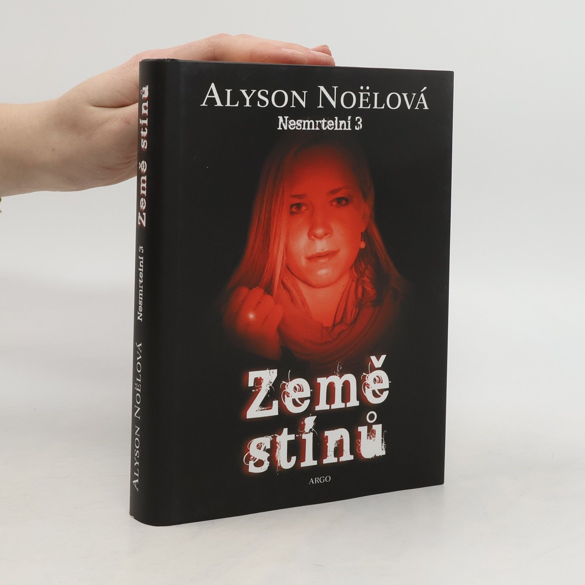 Alyson Noël Země stínů. Nesmrtelní 3