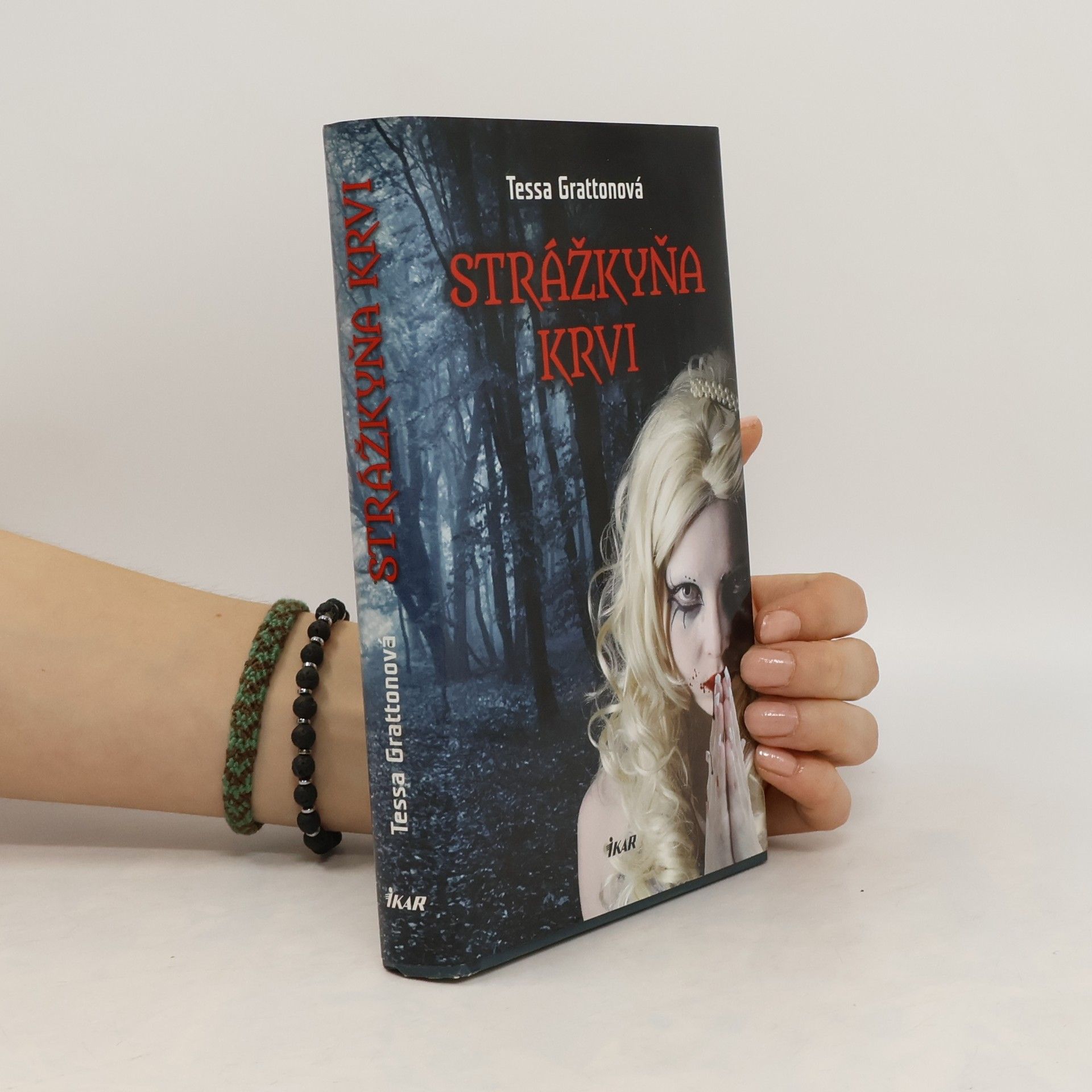 Tessa Gratton Strážkyňa krvi