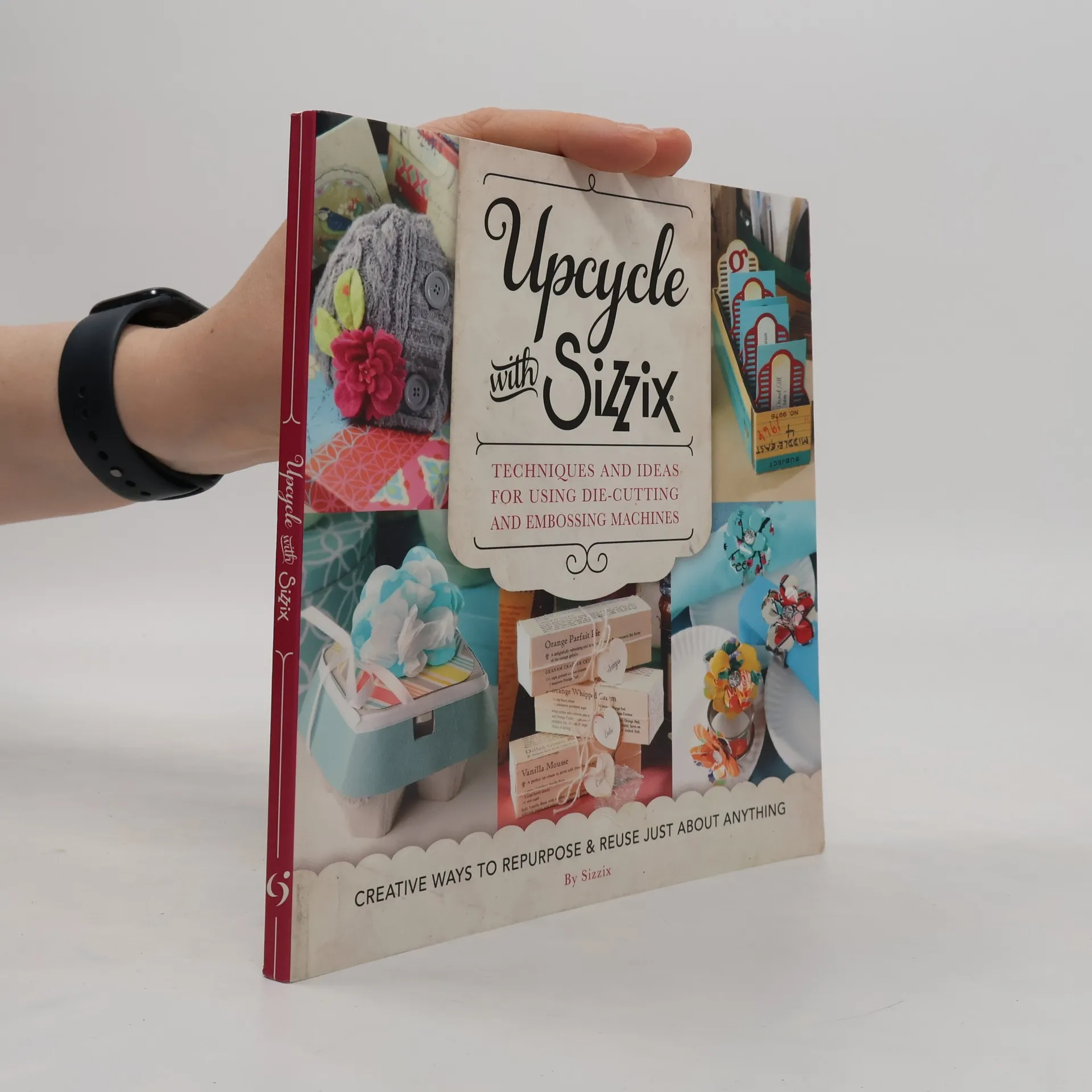 Upcycle with Sizzix. Techniques and Ideas for Using Die-Cutting and Embossing Machines | Book | Paperback | Sizzix | EN