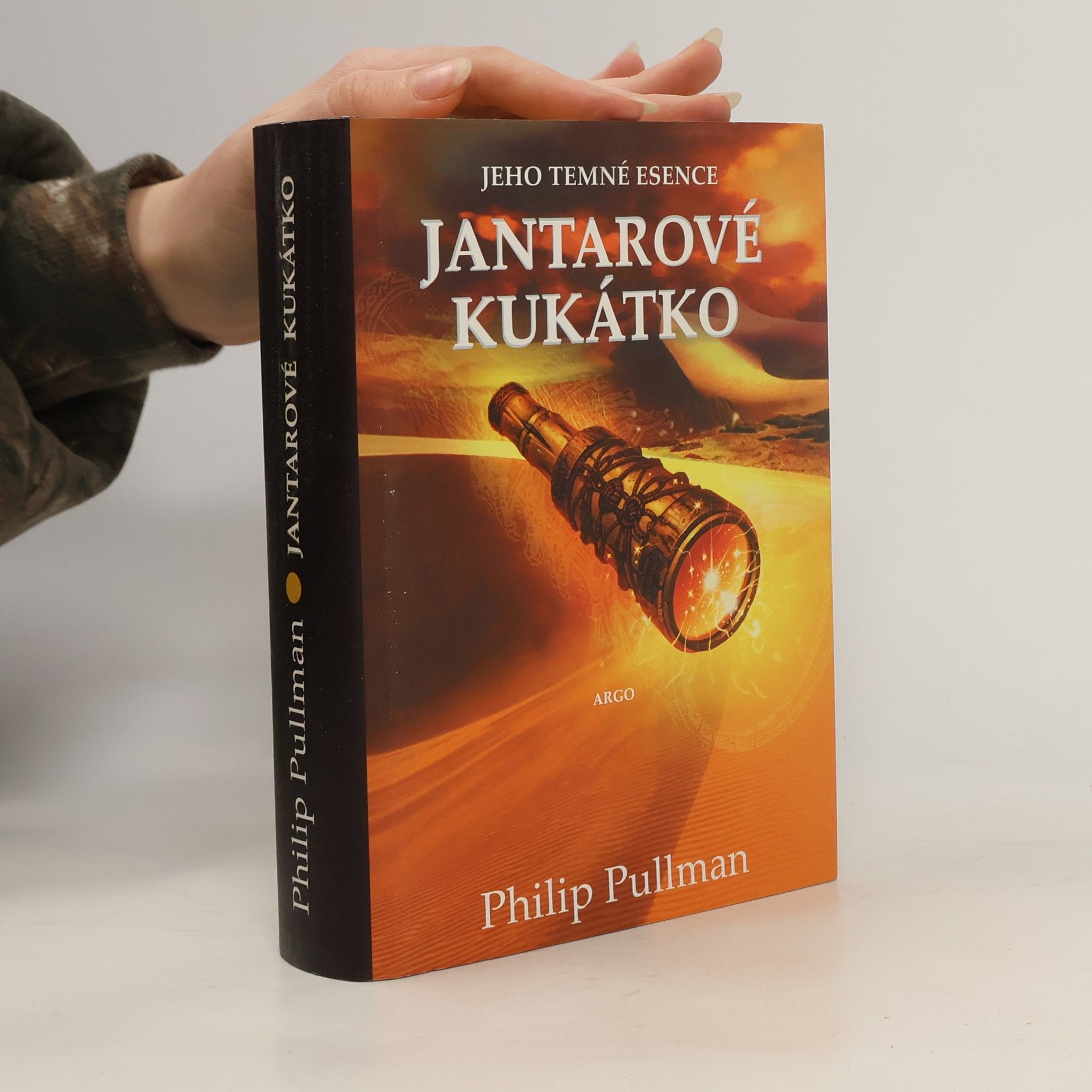 Philip Pullman Jeho temné esence. Jantarové kukátko