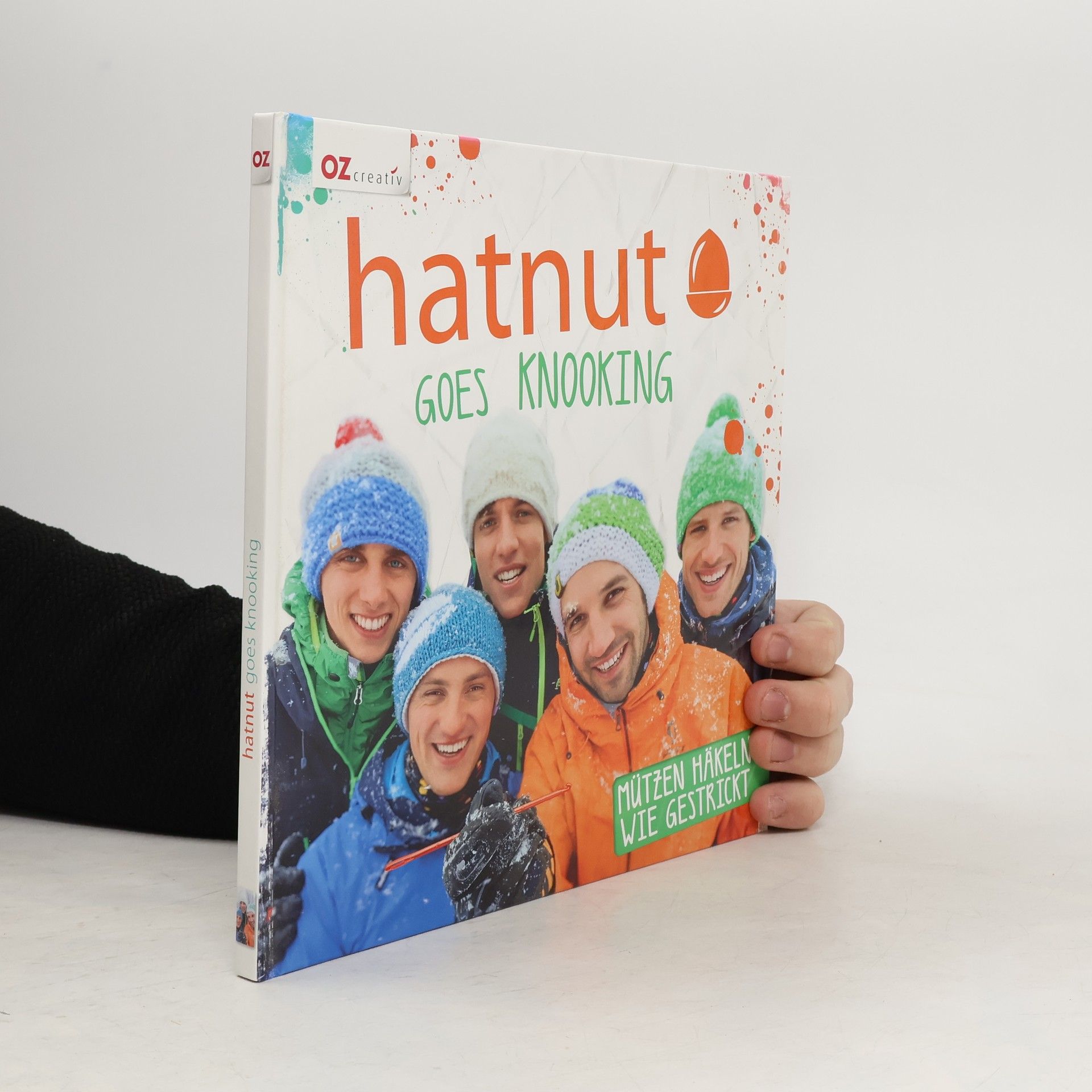 Wolf-Peter Ulrich Hatnut goes knooking ; [Mützen häkeln wie gestrickt]