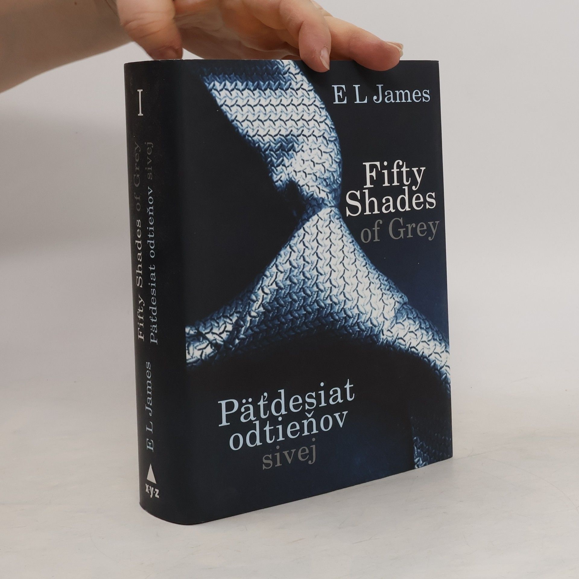 E. L. James Päťdesiat odtieňov sivej