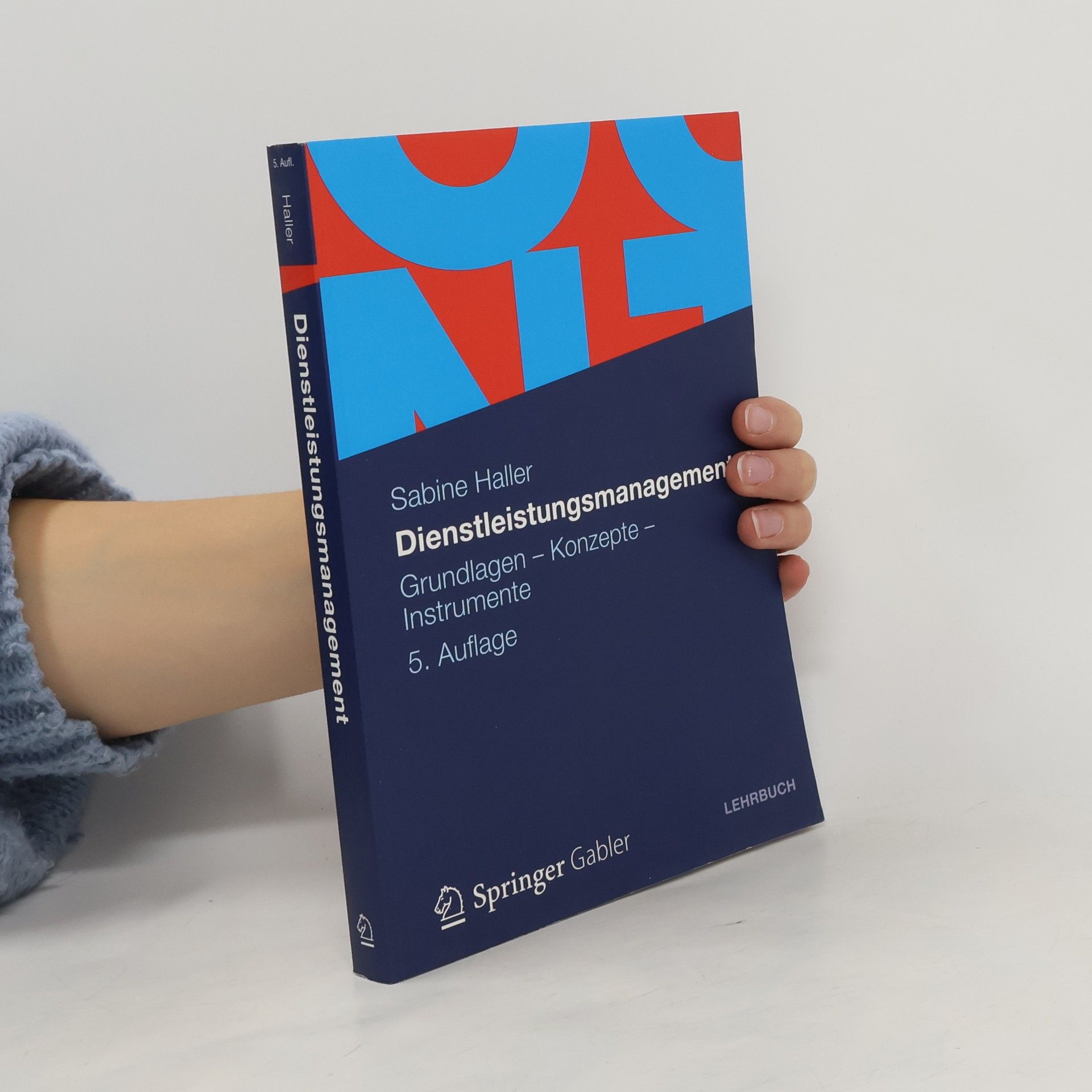 Sabine Haller Dienstleistungsmanagement