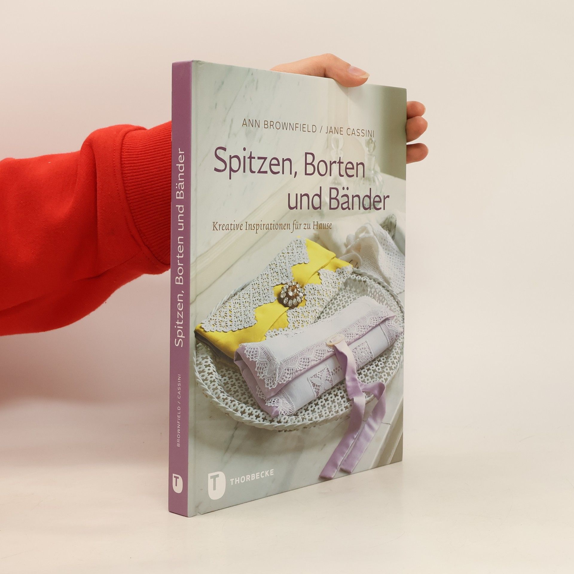 Ann Brownfield Spitzen, Borten und Bänder