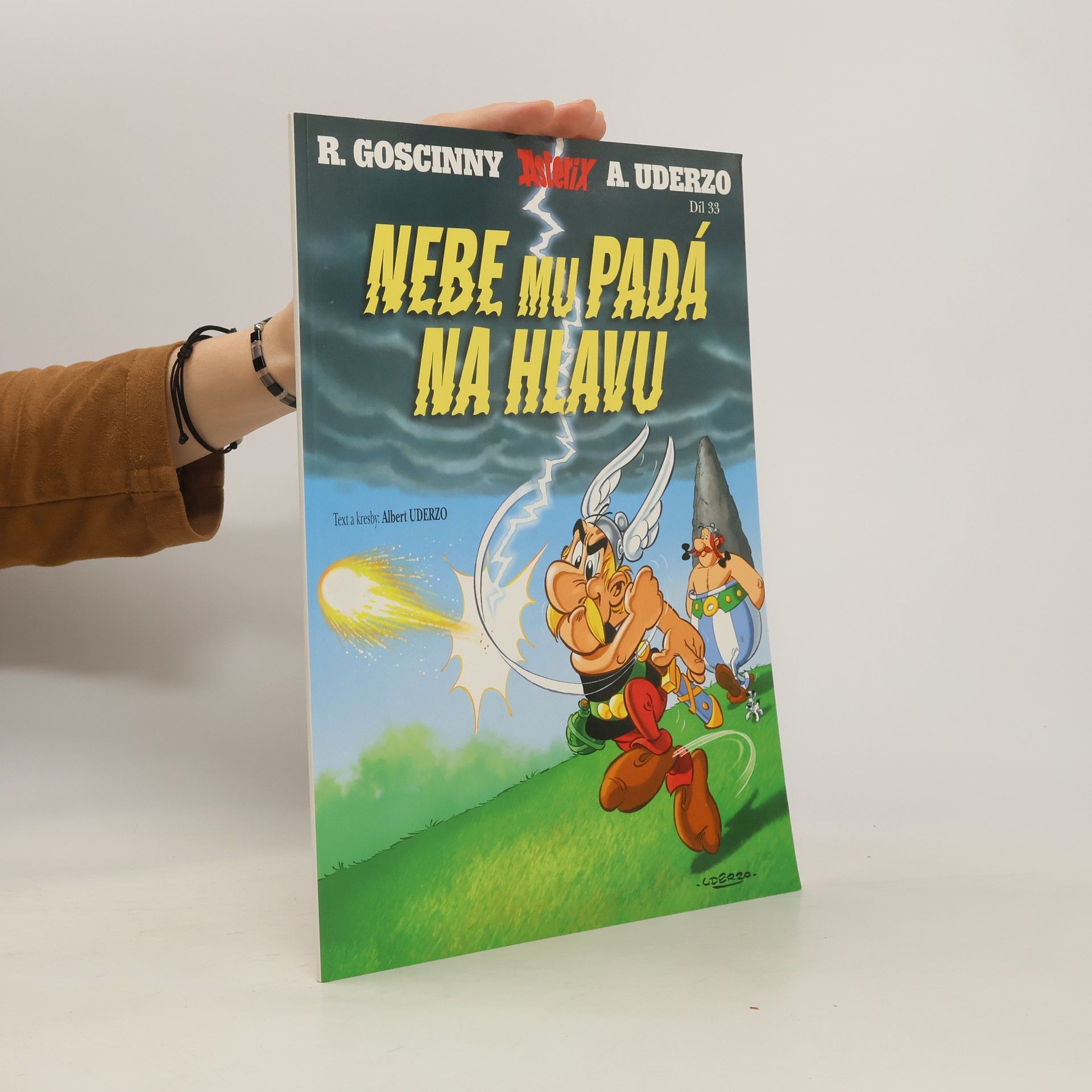 Albert Uderzo Asterix, nebe mu padá na hlavu