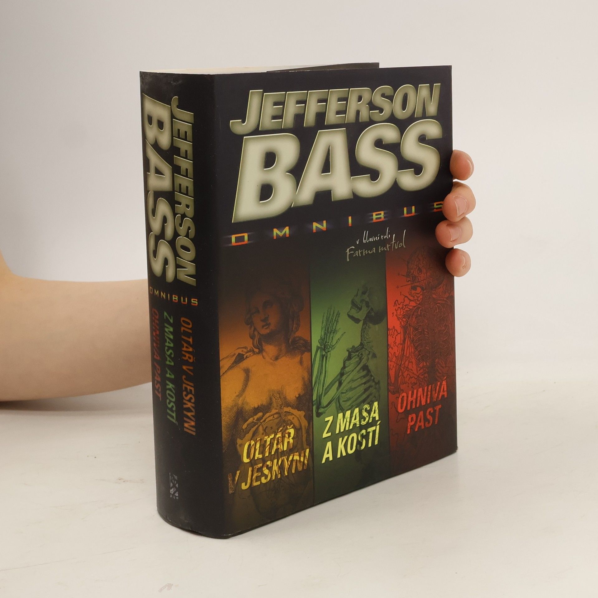William M. Bass Oltář v jeskyni. Z masa a kostí. Ohnivá past (jeden svazek)
