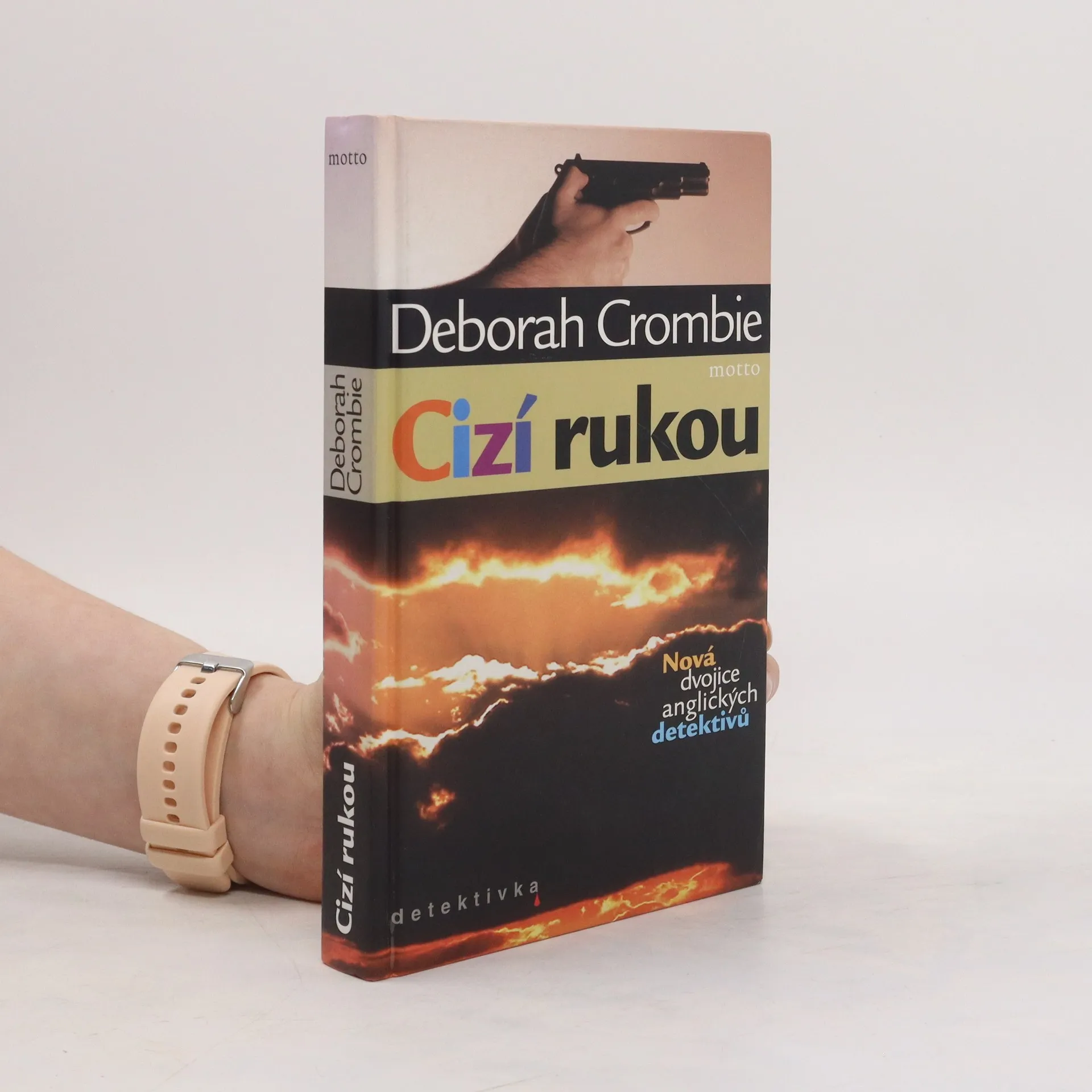 Cizí rukou | Book | Crombie Deborah | CS