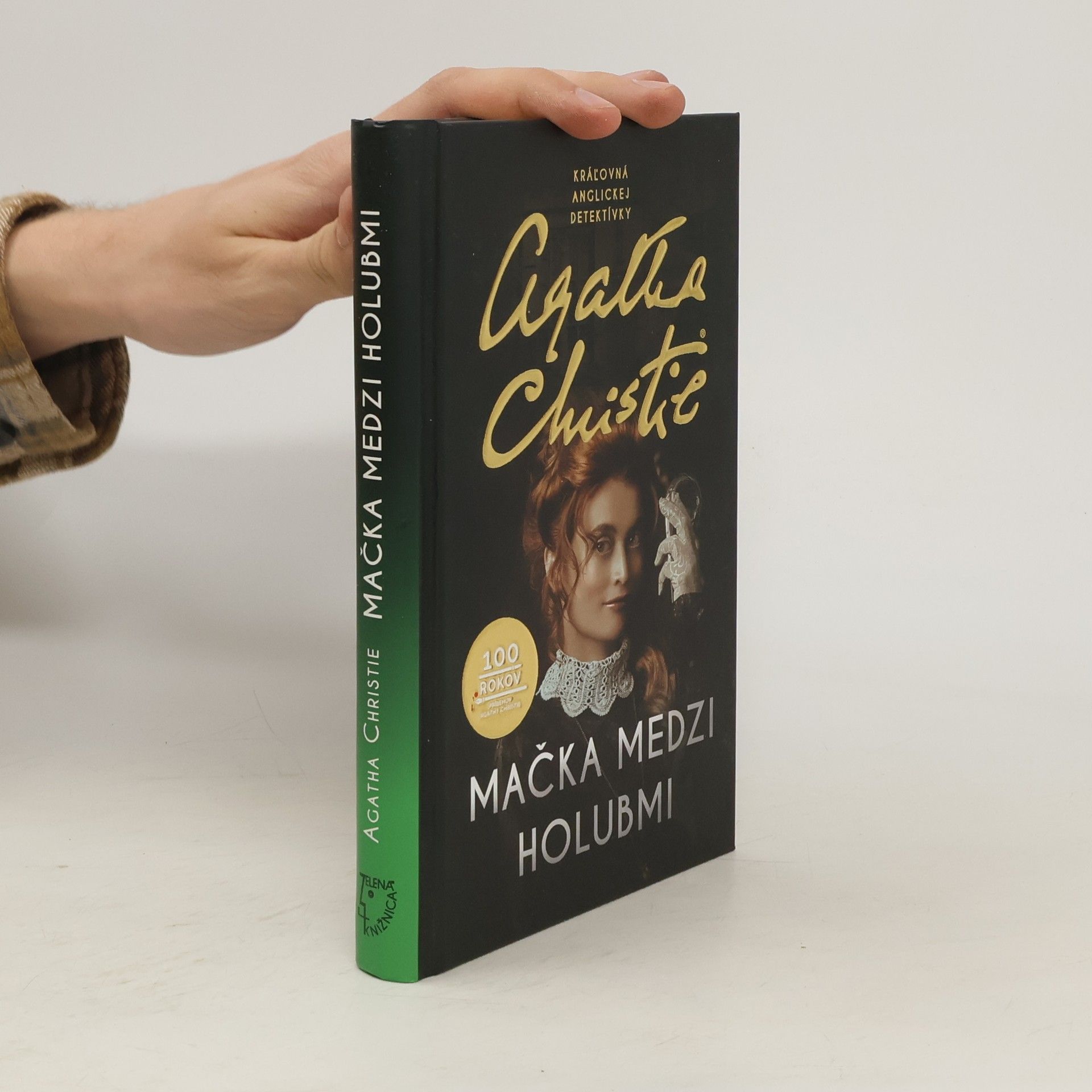 Agatha Christie Mačka medzi holubmi