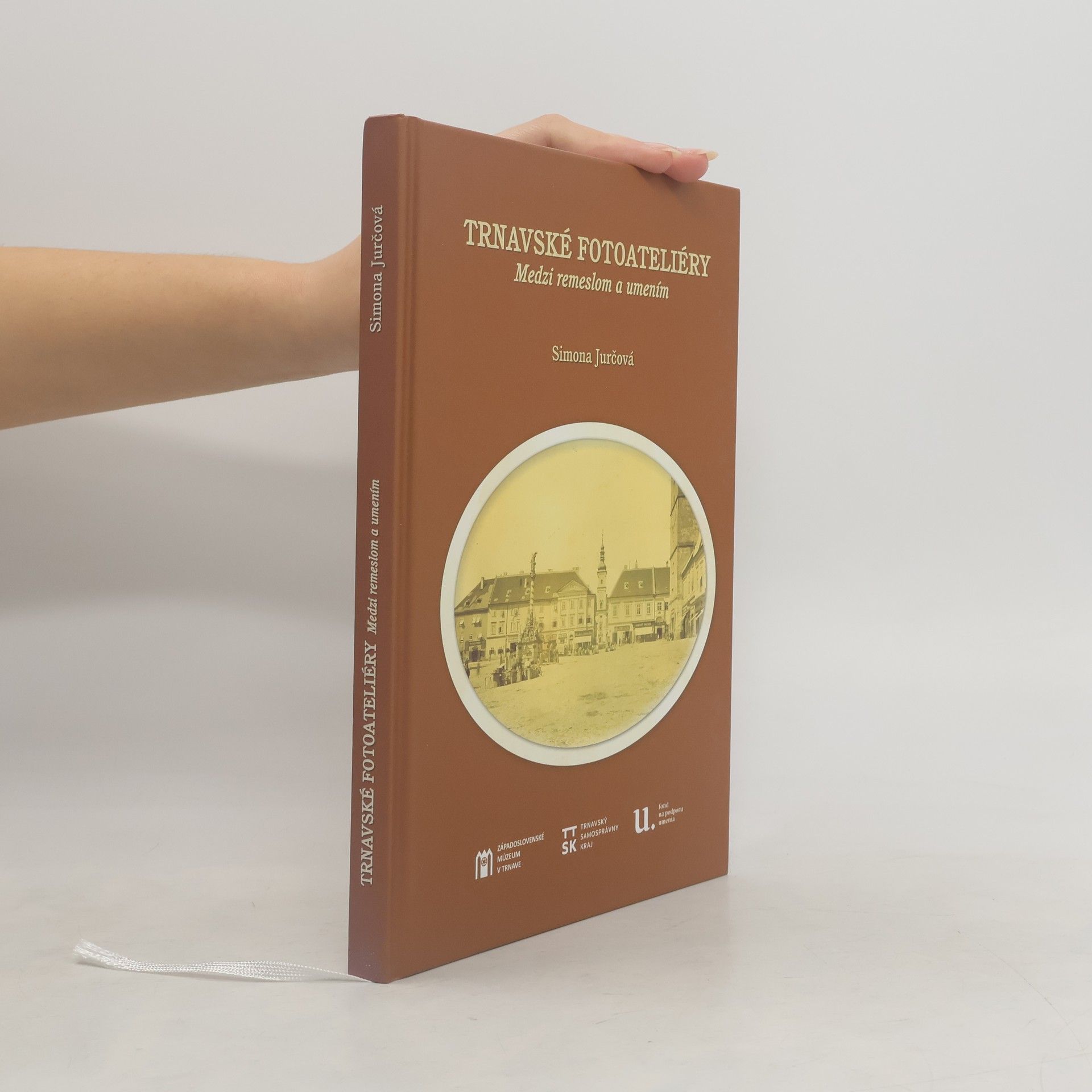 Trnavské fotoateliéry : medzi remeslom a umením