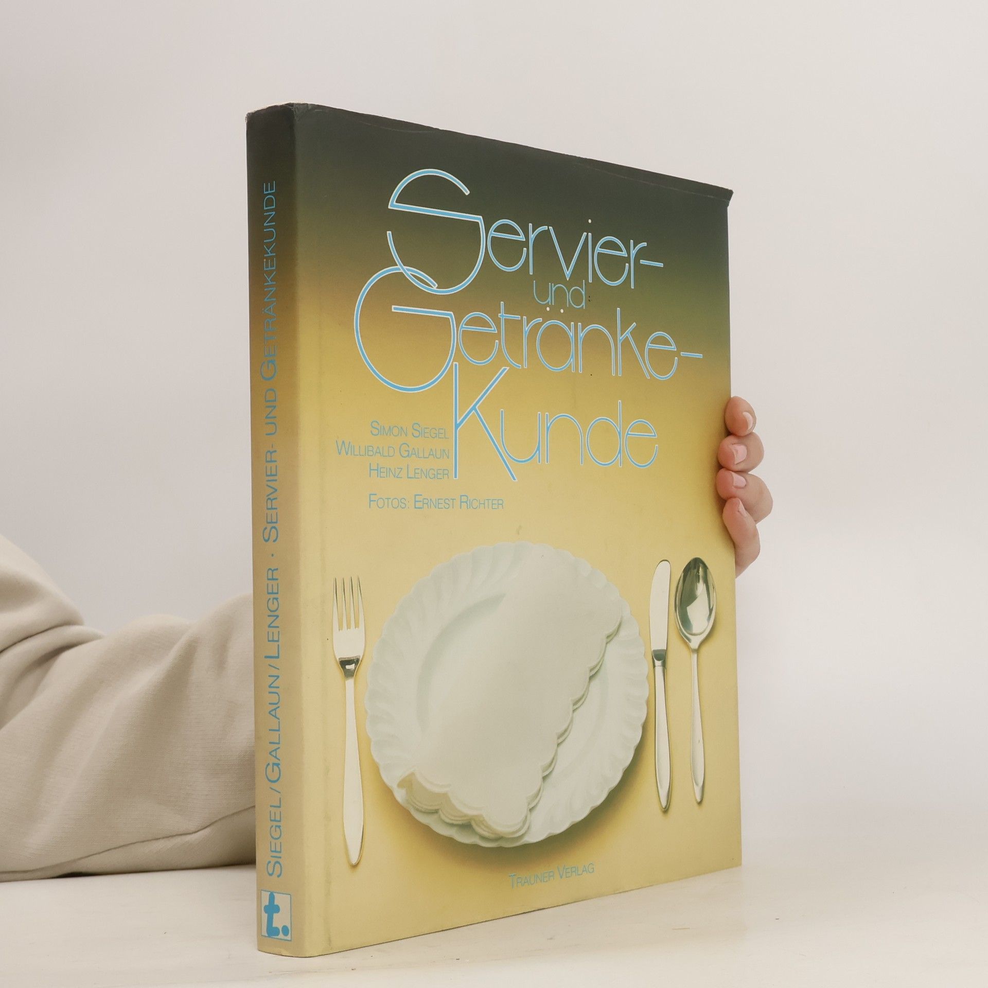 Simon Siegel Servier- und Getränke-Kunde