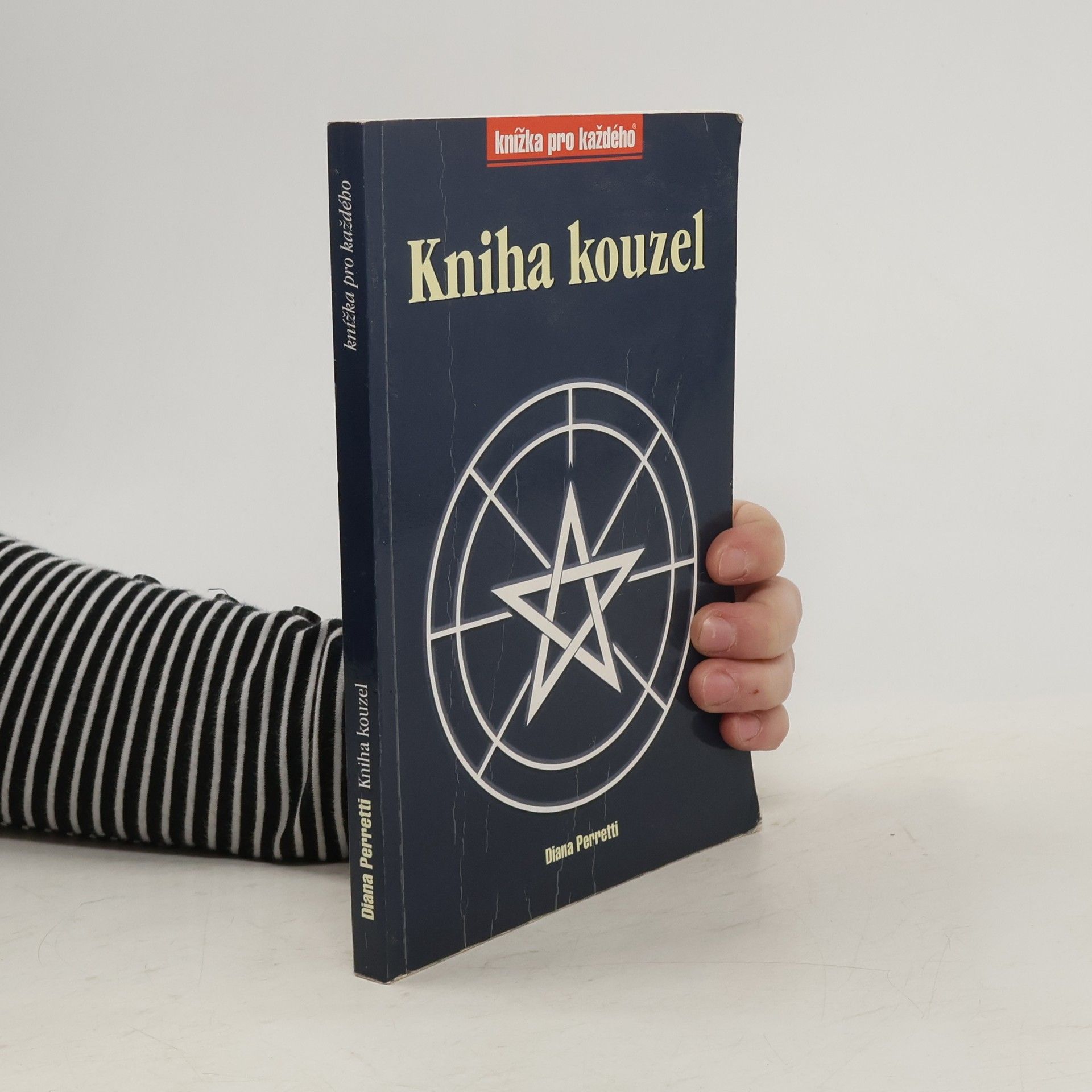 Diana Perretti Kniha kouzel