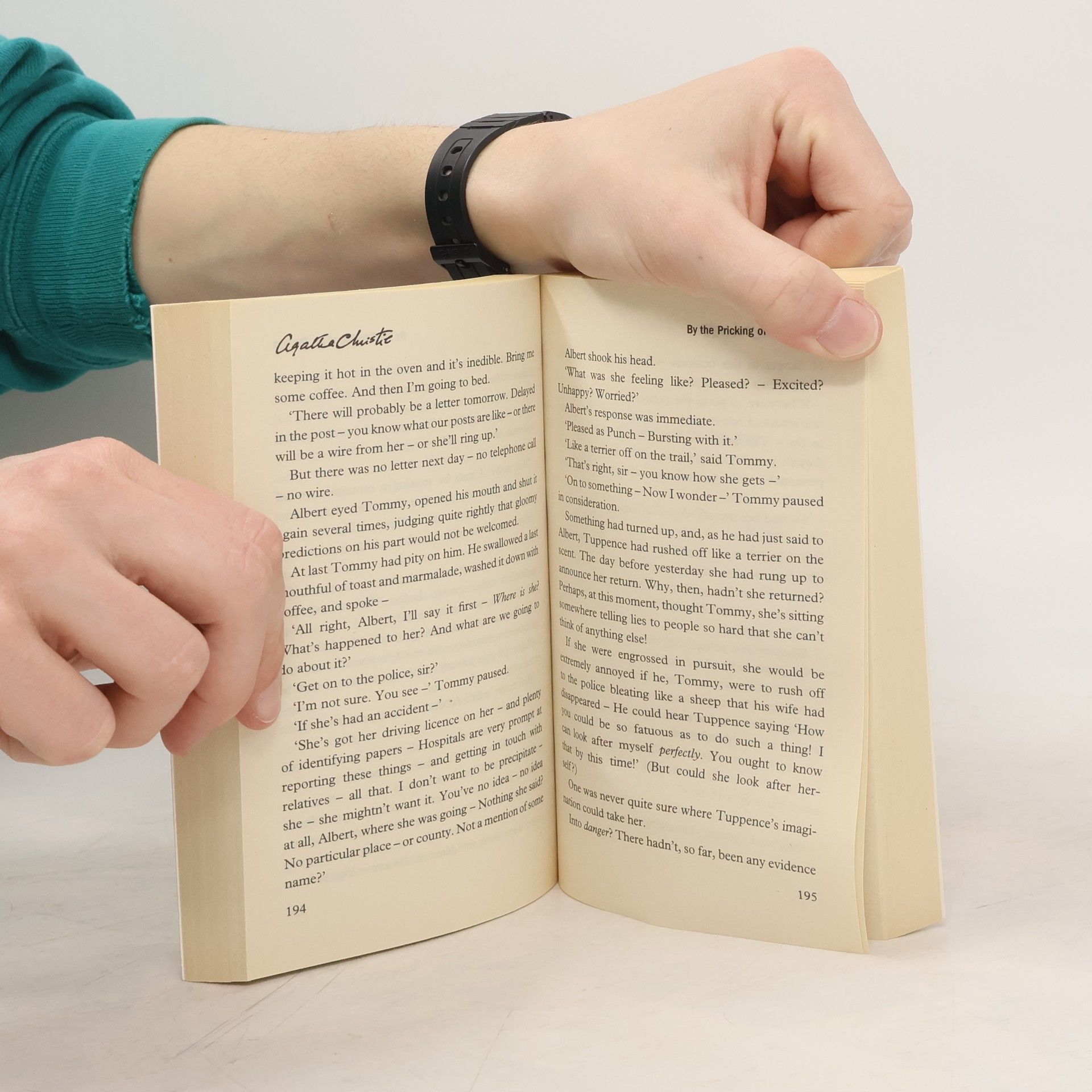 Agatha Christie By the pricking of my thumbs