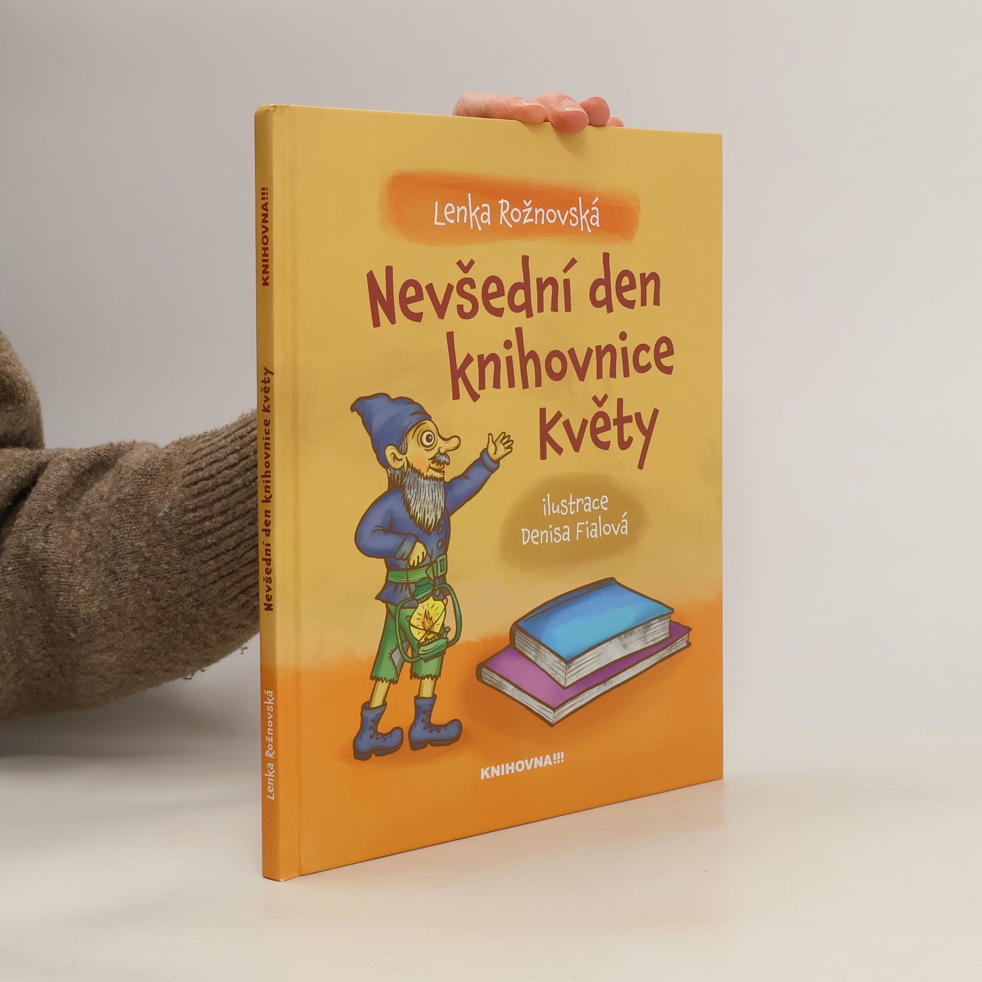Lenka Rožnovská Nevšední den knihovnice Květy