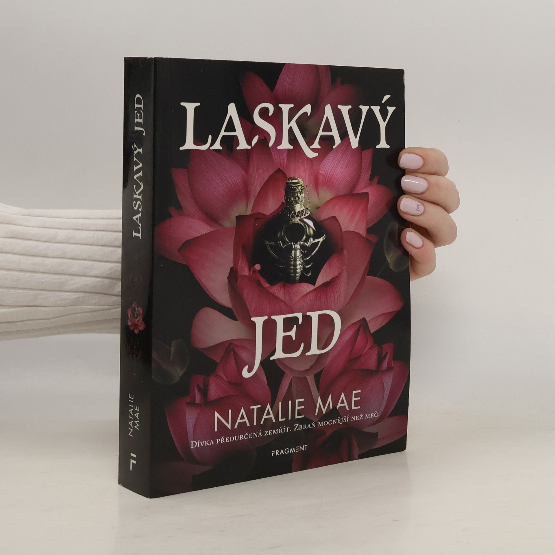Natalie Mae Laskavý jed