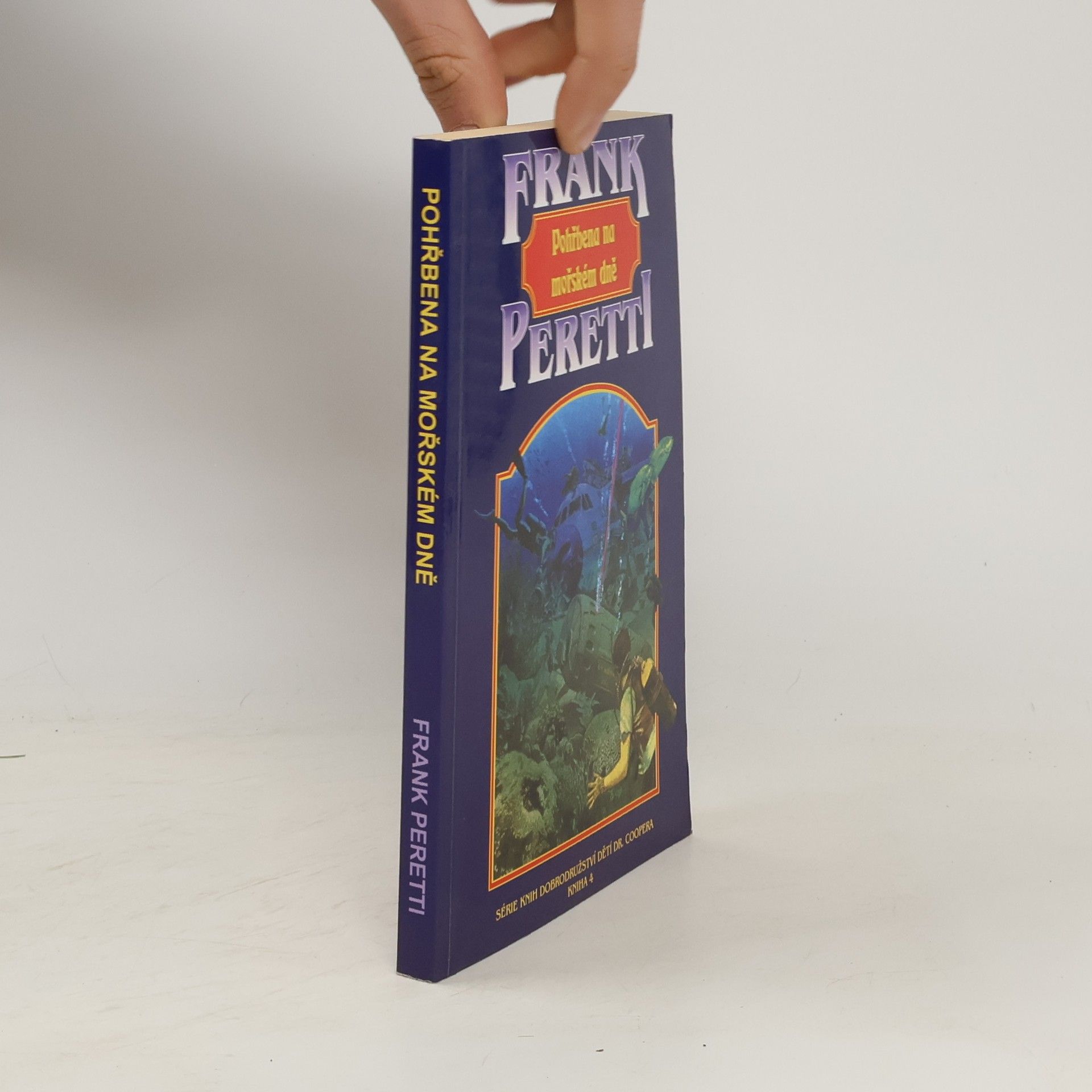 Frank E. Peretti Pohřbena na mořském dně