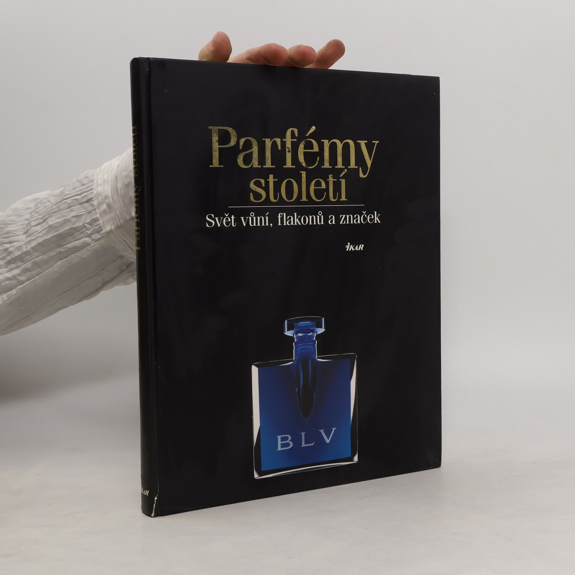 kolektiv Parfémy století : svět vůní, flakonů a značek