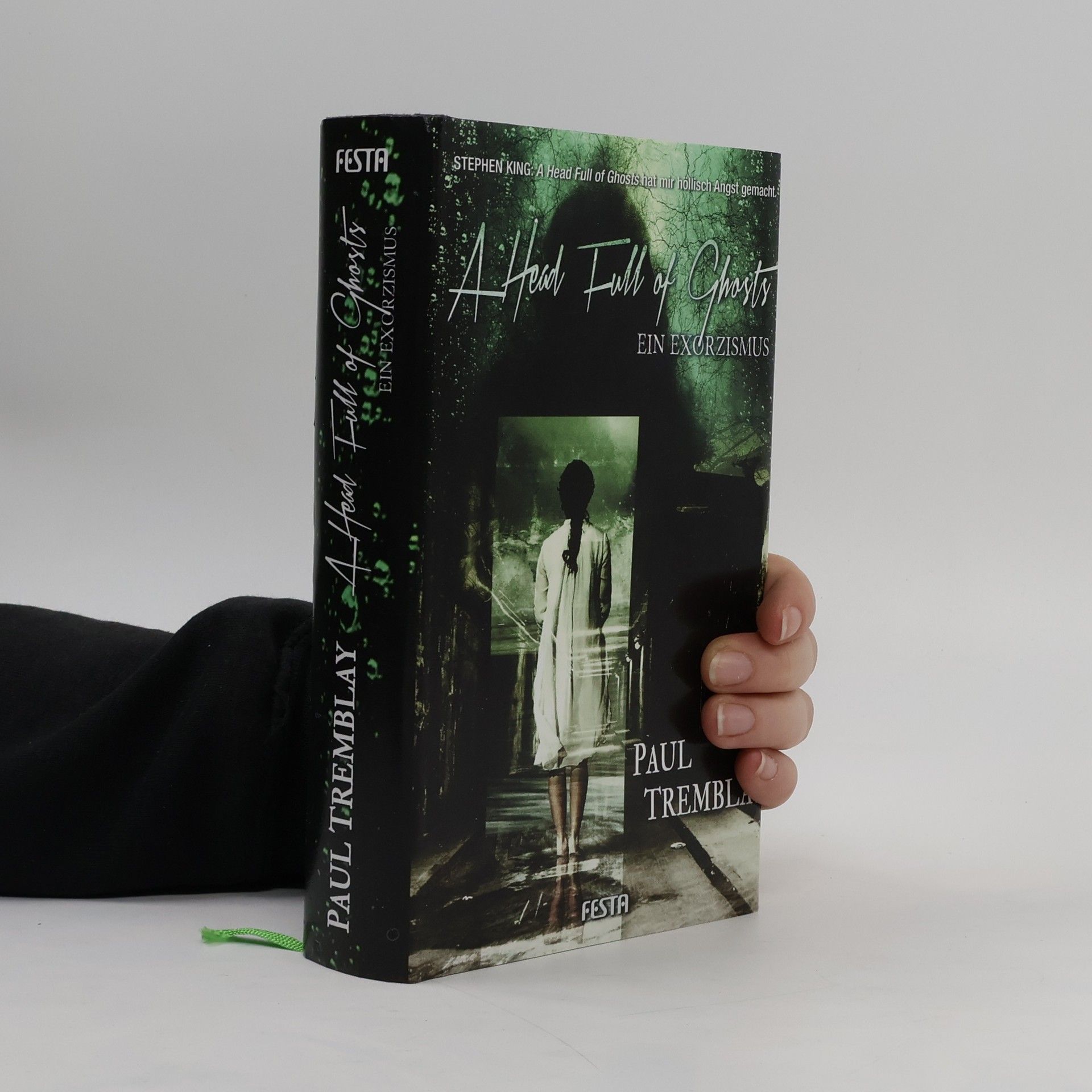 Paul G. Tremblay A Head Full of Ghosts