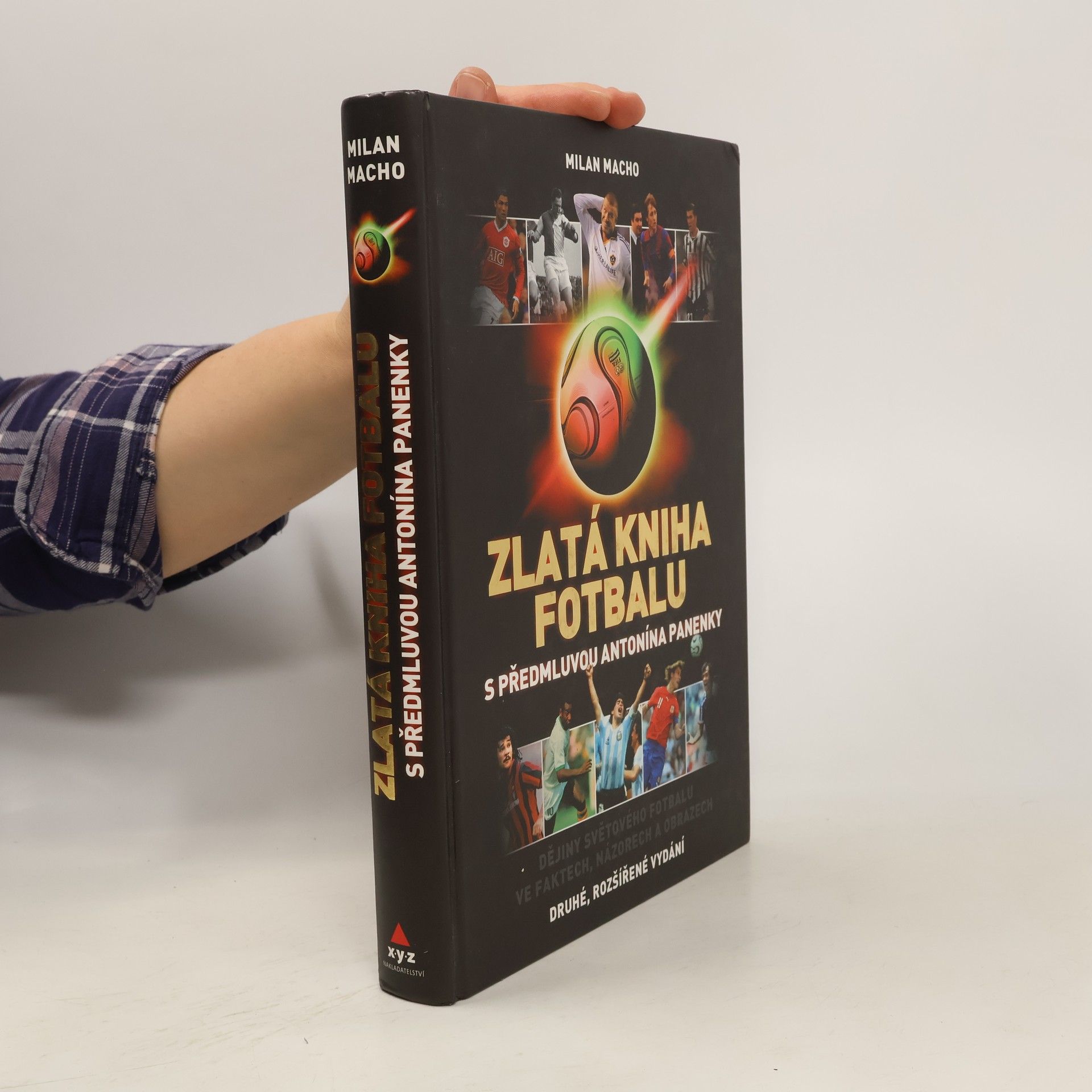 Milan Macho Zlatá kniha fotbalu. Dějiny světového fotbalu ve faktech, názorech a obrazech