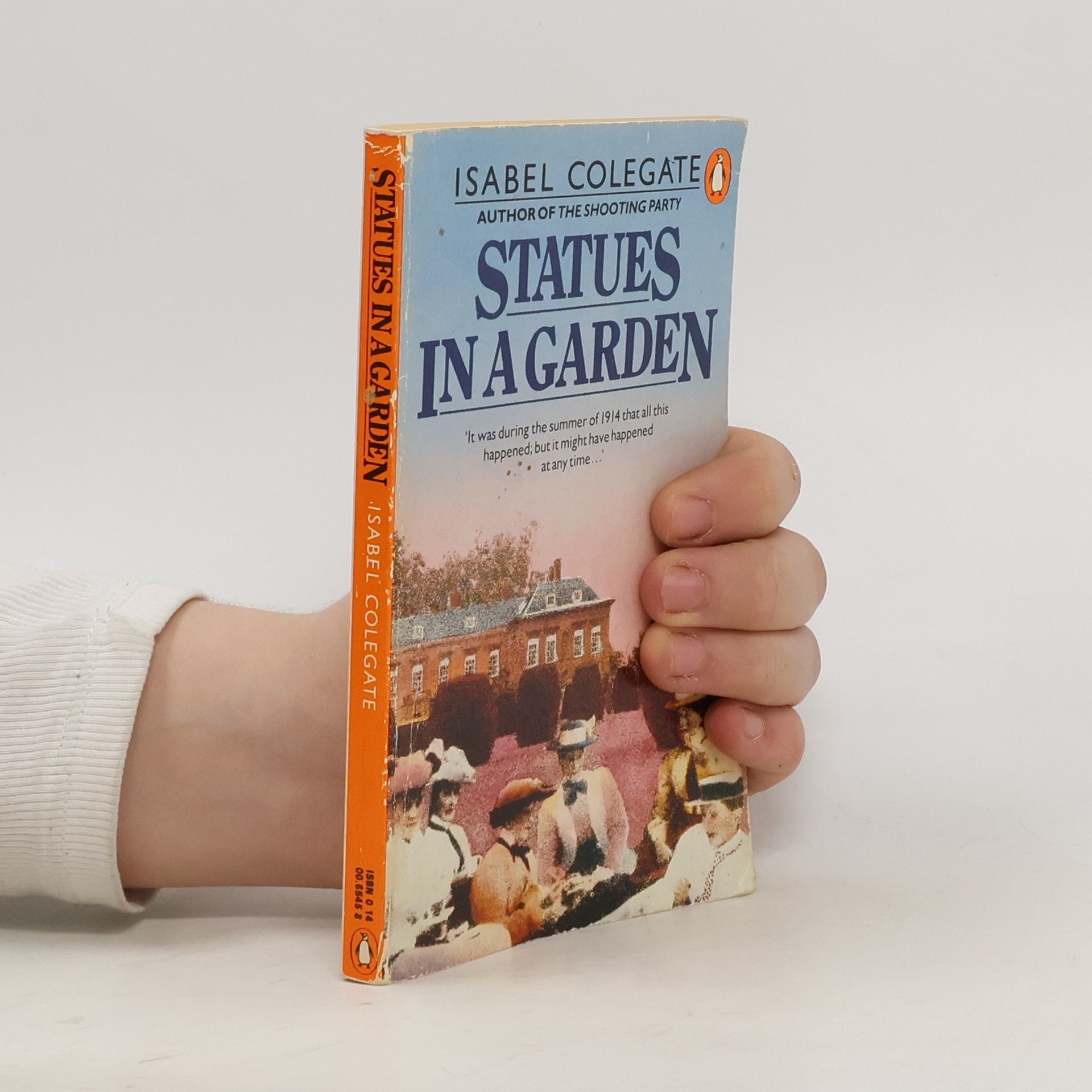 Isabel Colegate Statues in a Garden