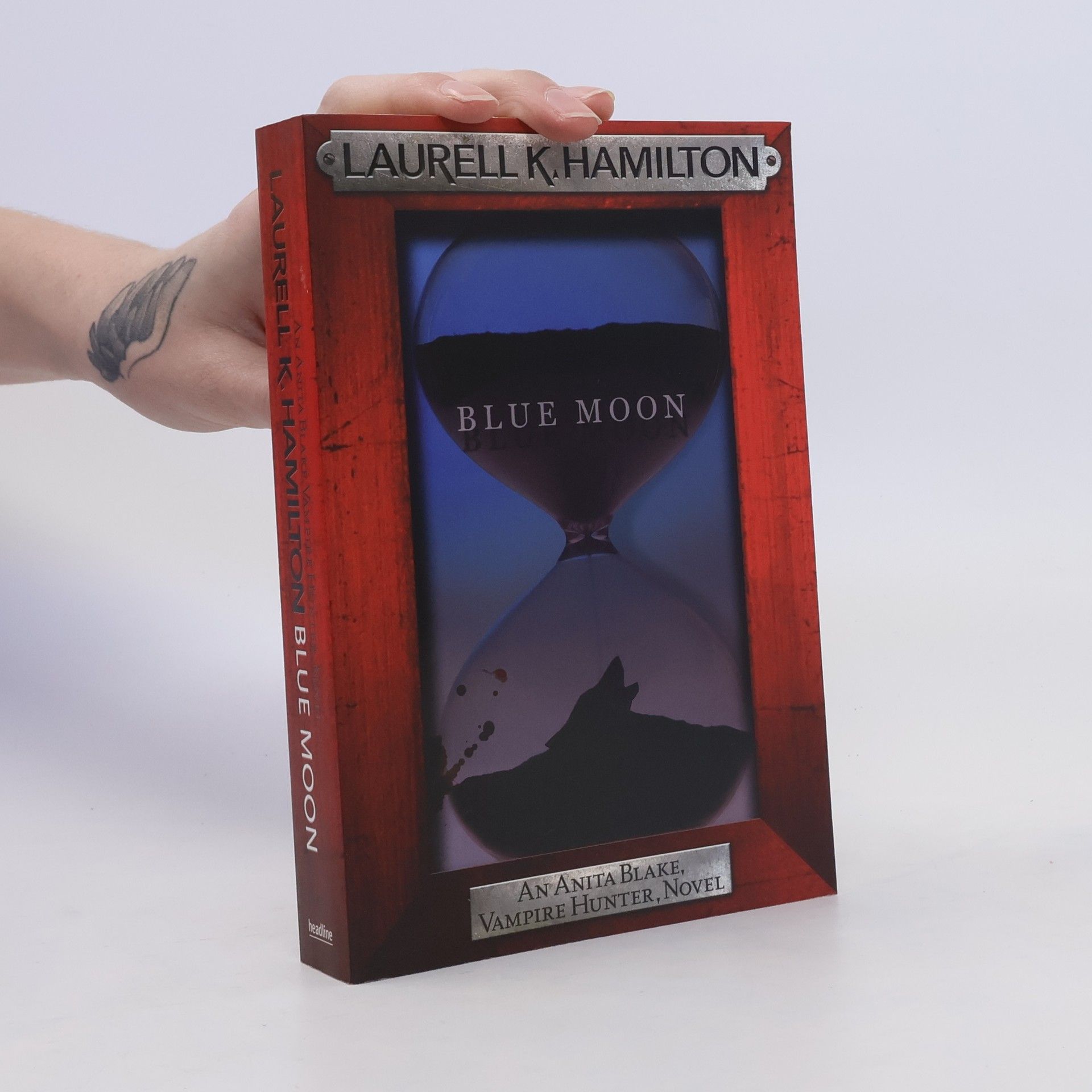 Laurell Kaye Hamilton Blue Moon