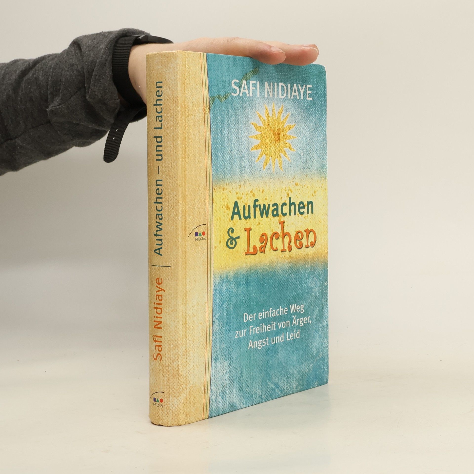 Safi Nidiaye Aufwachen und Lachen