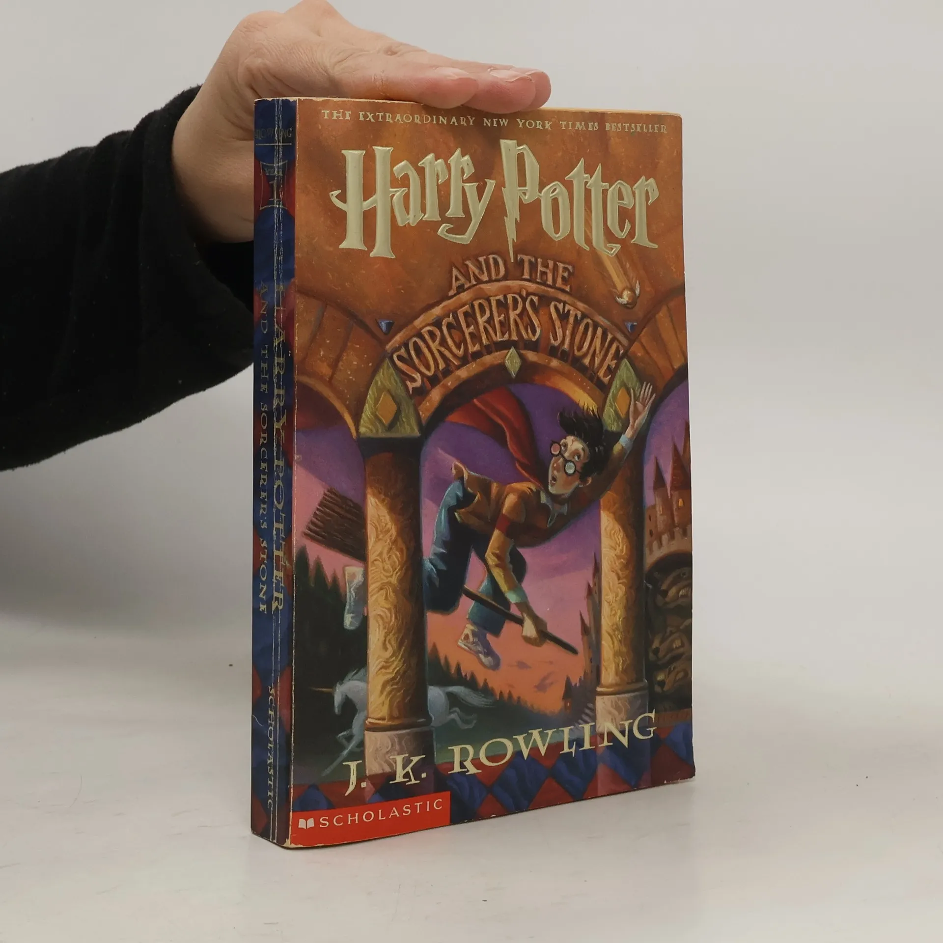 Harry Potter and the Sorcerer's Stone | Book | J. K. Rowling | EN