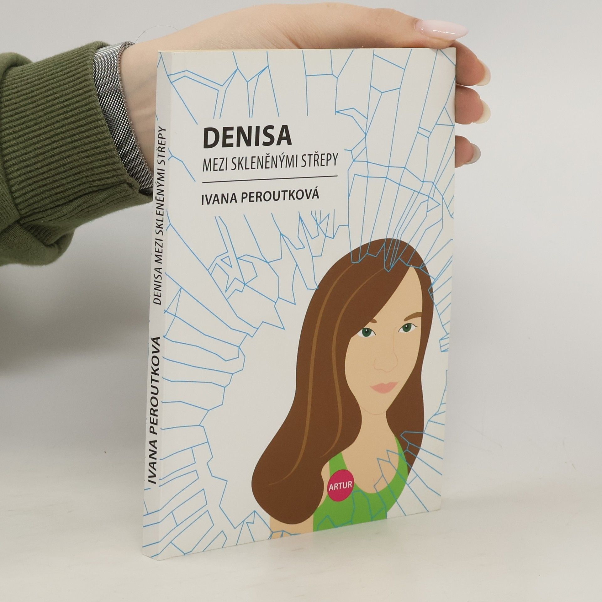 Ivana Peroutková Denisa mezi skleněnými střepy