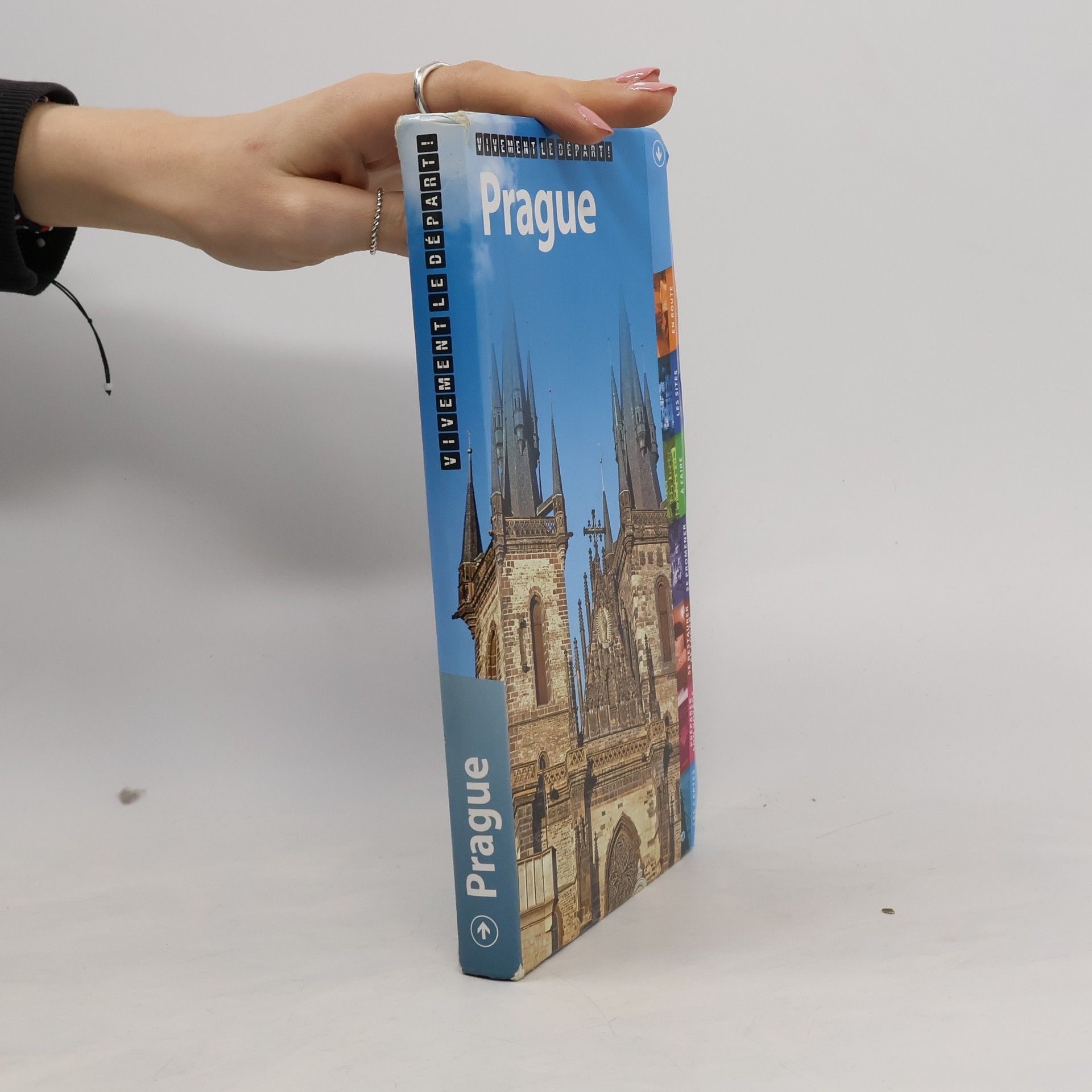 Collectif d'auteurs Prague. Vivement le départ !