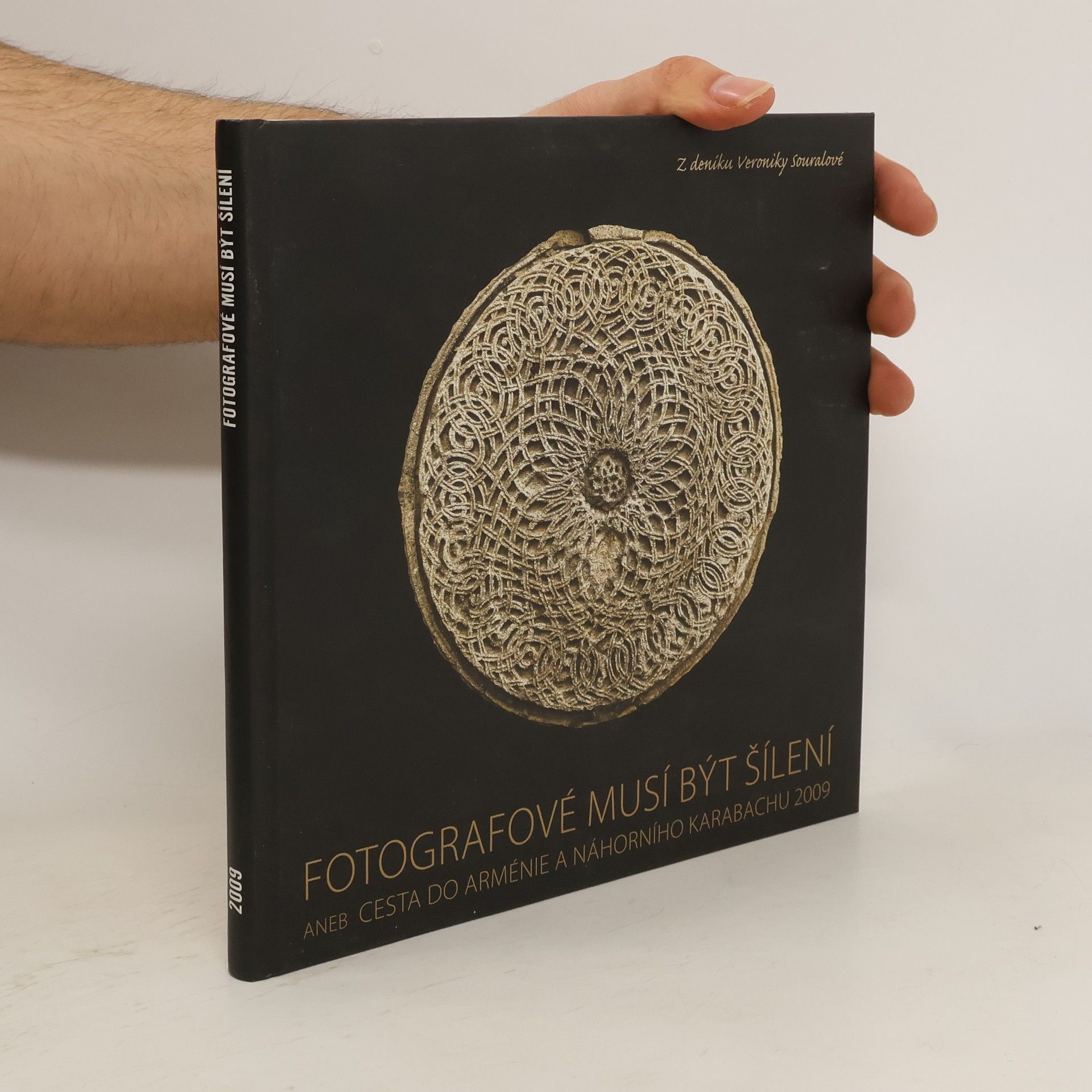 Veronika Souralová Fotografové musí být šílení aneb Cesta do Arménie a Náhorního Karabachu 2009