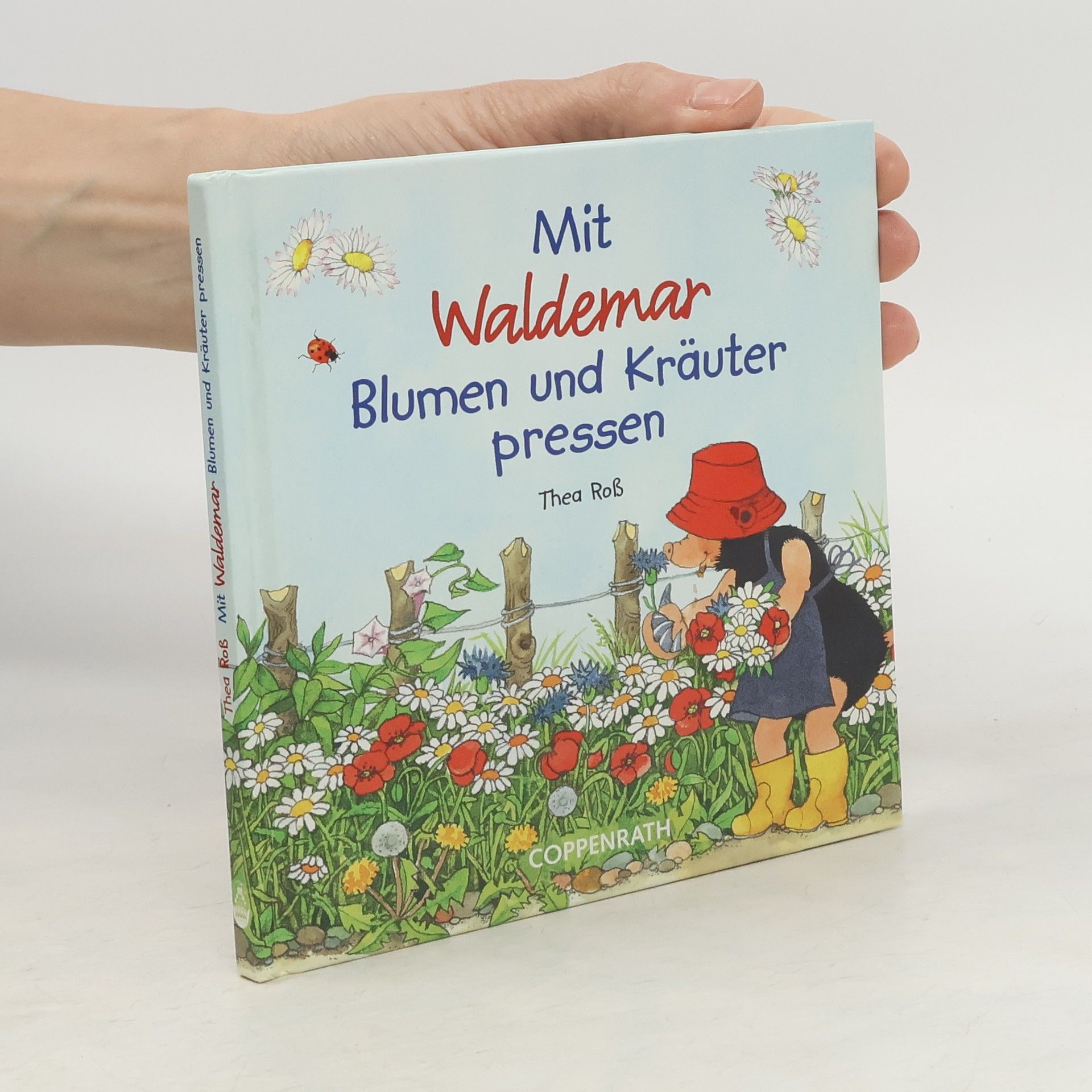 Thea Ross Mit Waldemar Blumen und Kräuter pressen