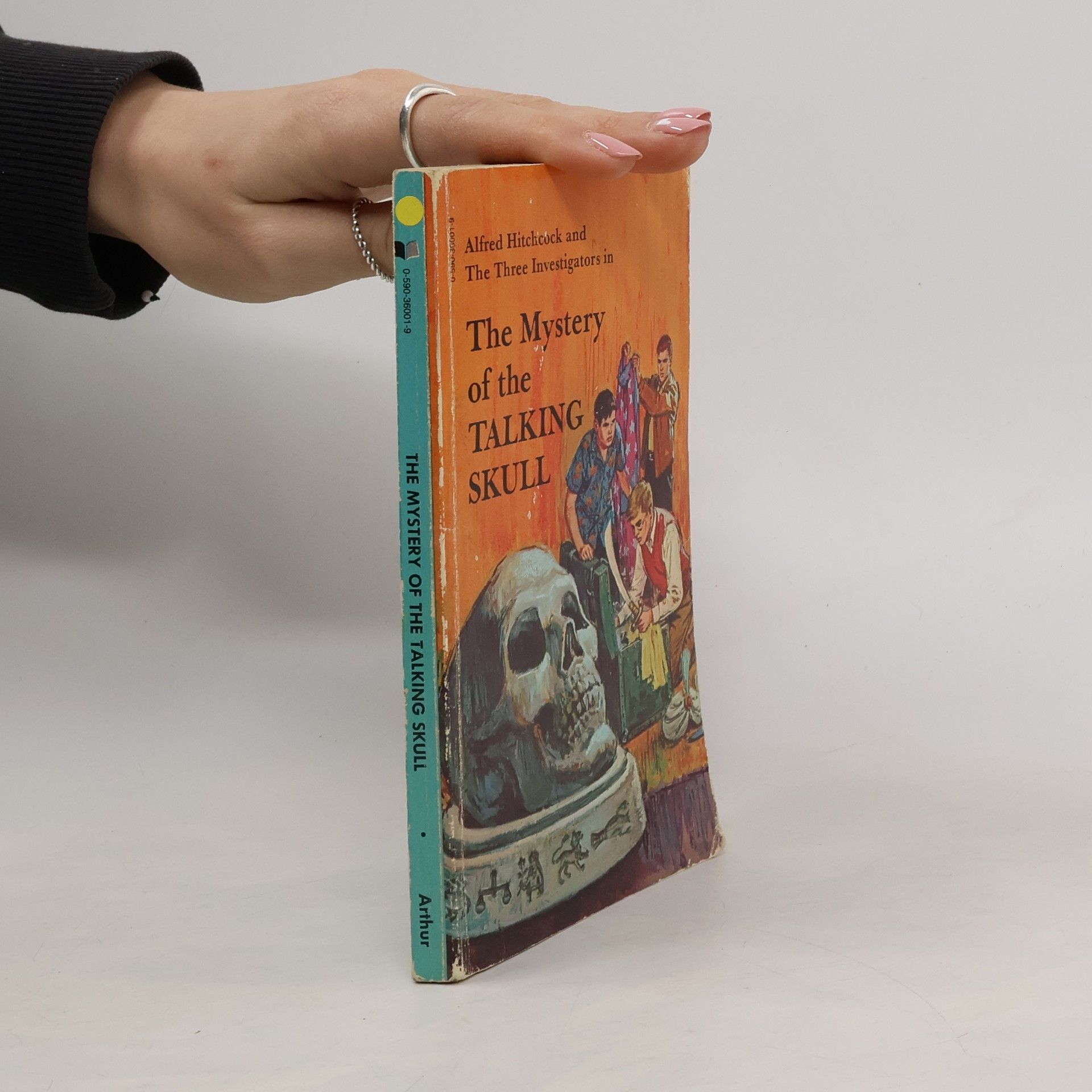 Alfred Hitchcock The Mystery of the Talking Skull