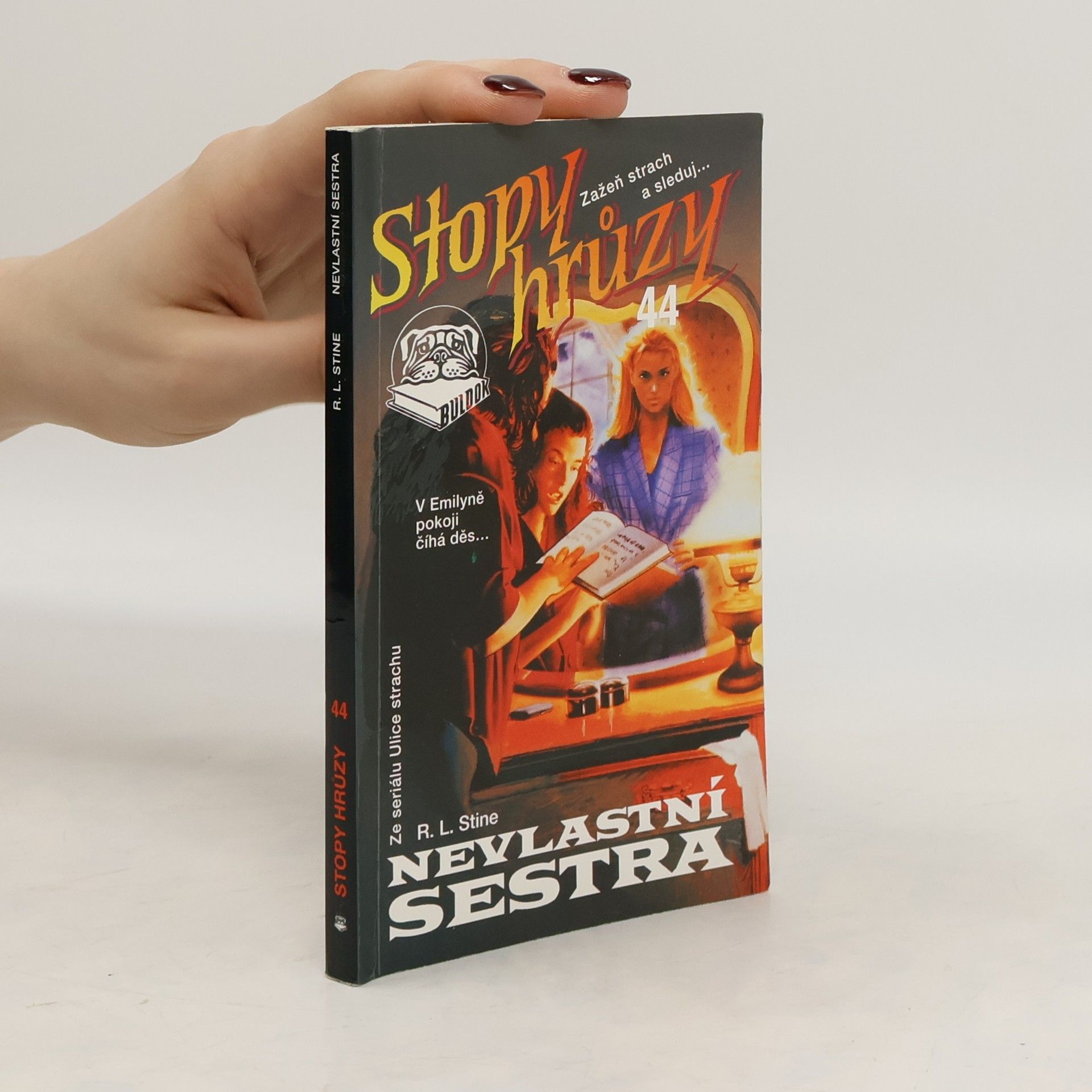 R. L. Stine Nevlastní sestra. Stopy hrůzy 44