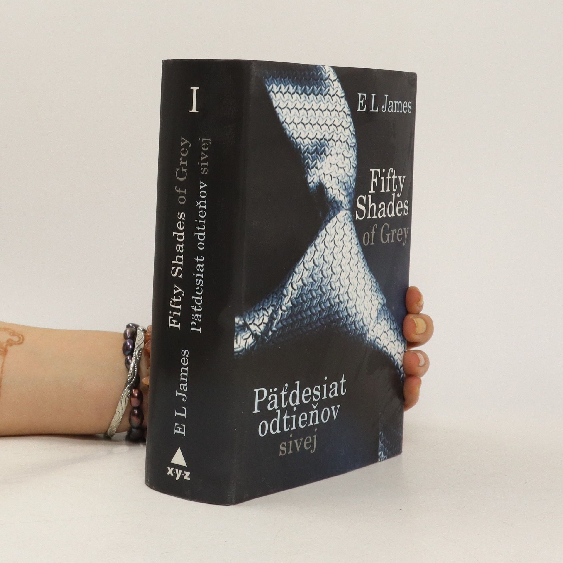 E. L. James Päťdesiat odtieňov sivej
