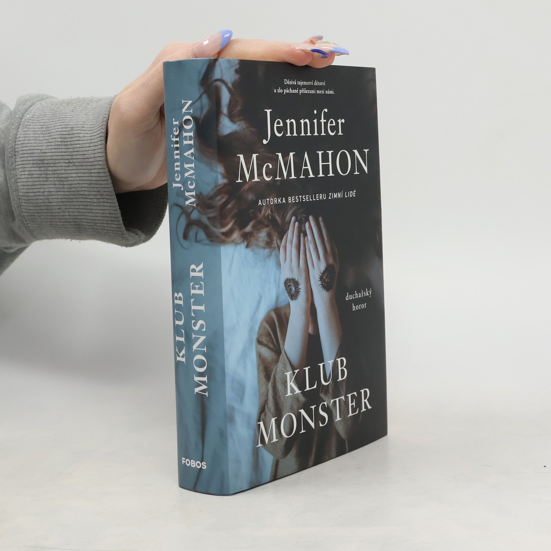 Jennifer McMahon Klub monster