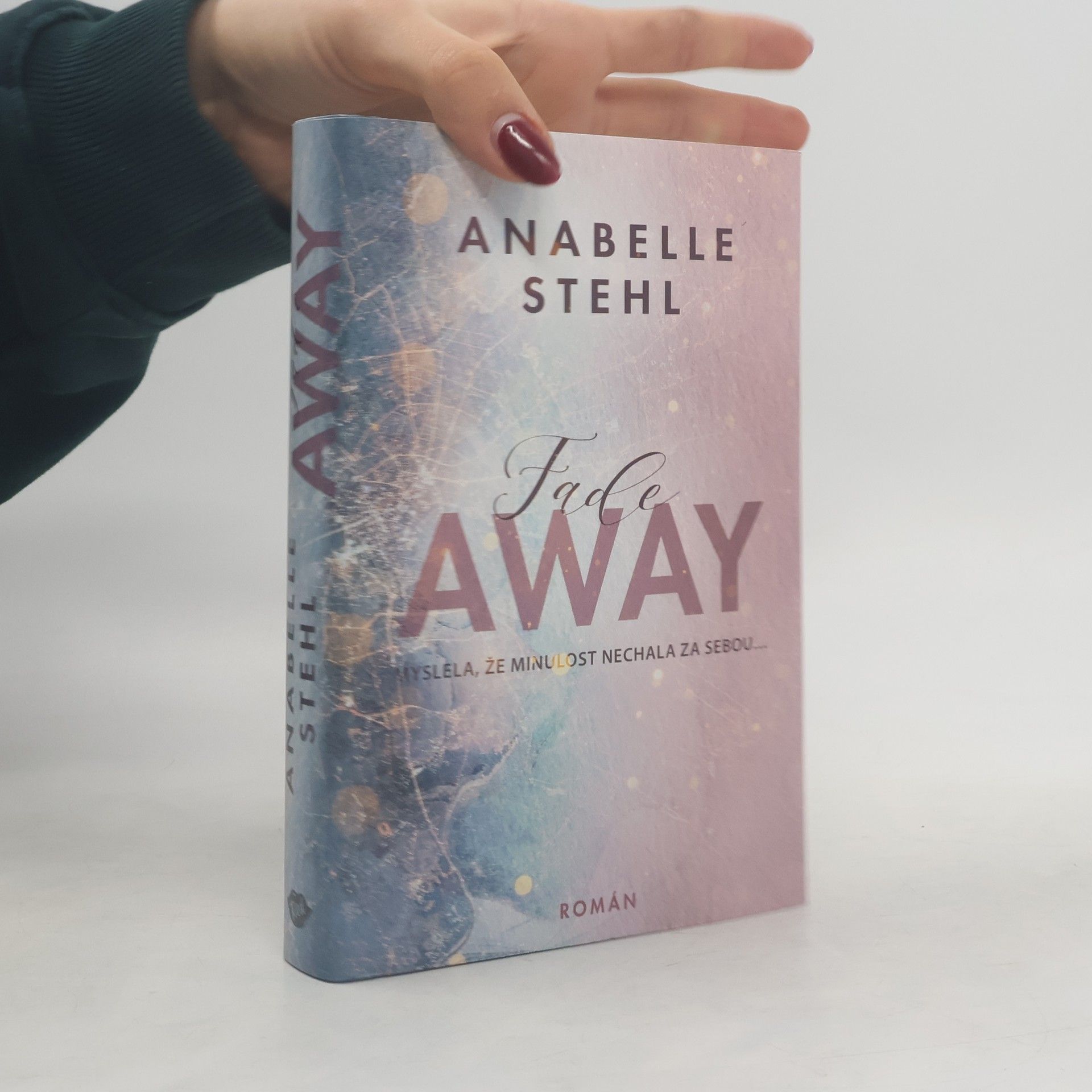 Anabelle Stehl FadeAway: doufá, že minulost nechala za sebou...