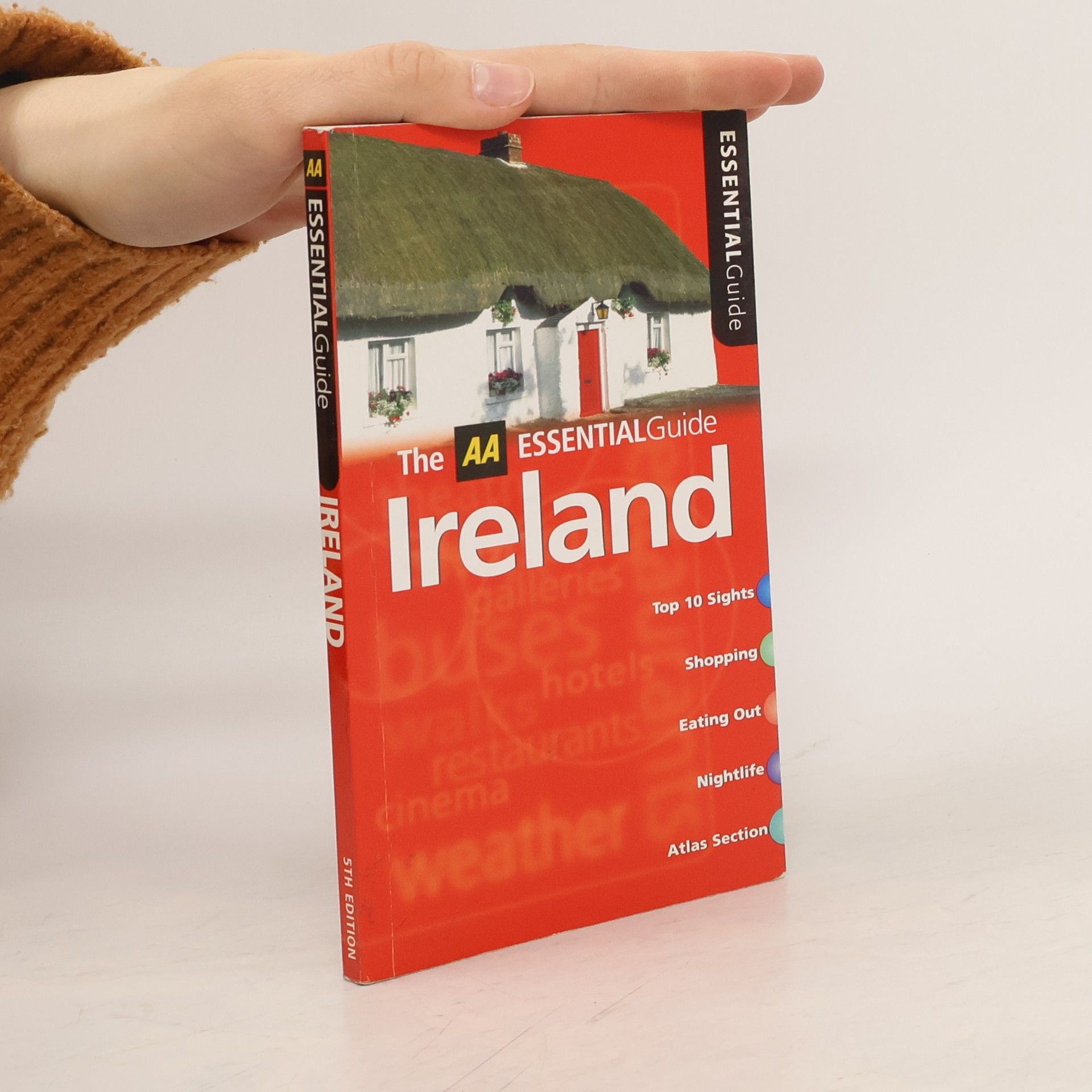 Penny Phenix The AA Essential Guide Ireland