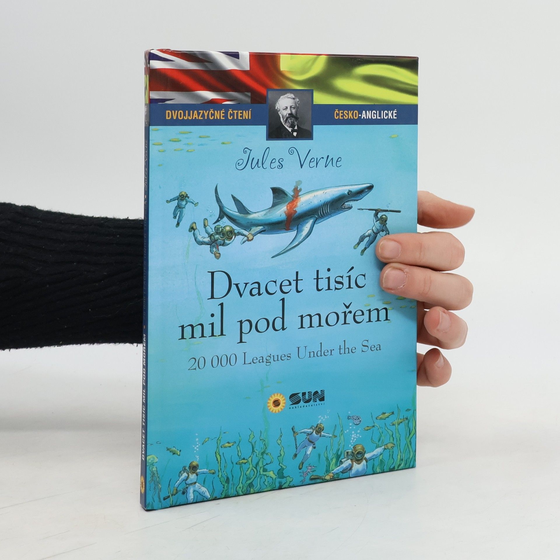 Jules Verne Dvacet tisíc mil pod mořem dvojjazyčné čtení