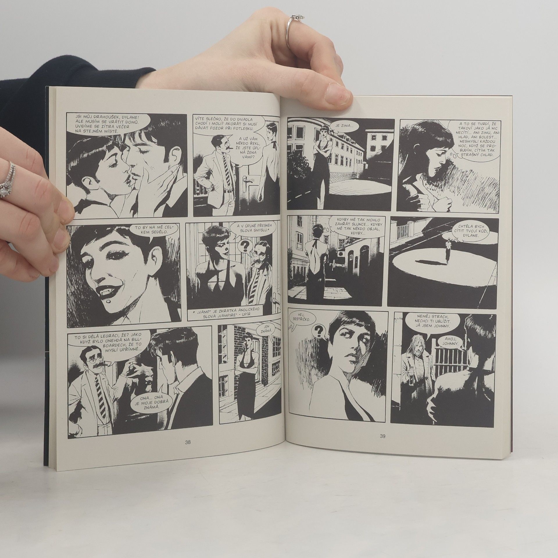Tiziano Sclavi Dylan Dog. Manila