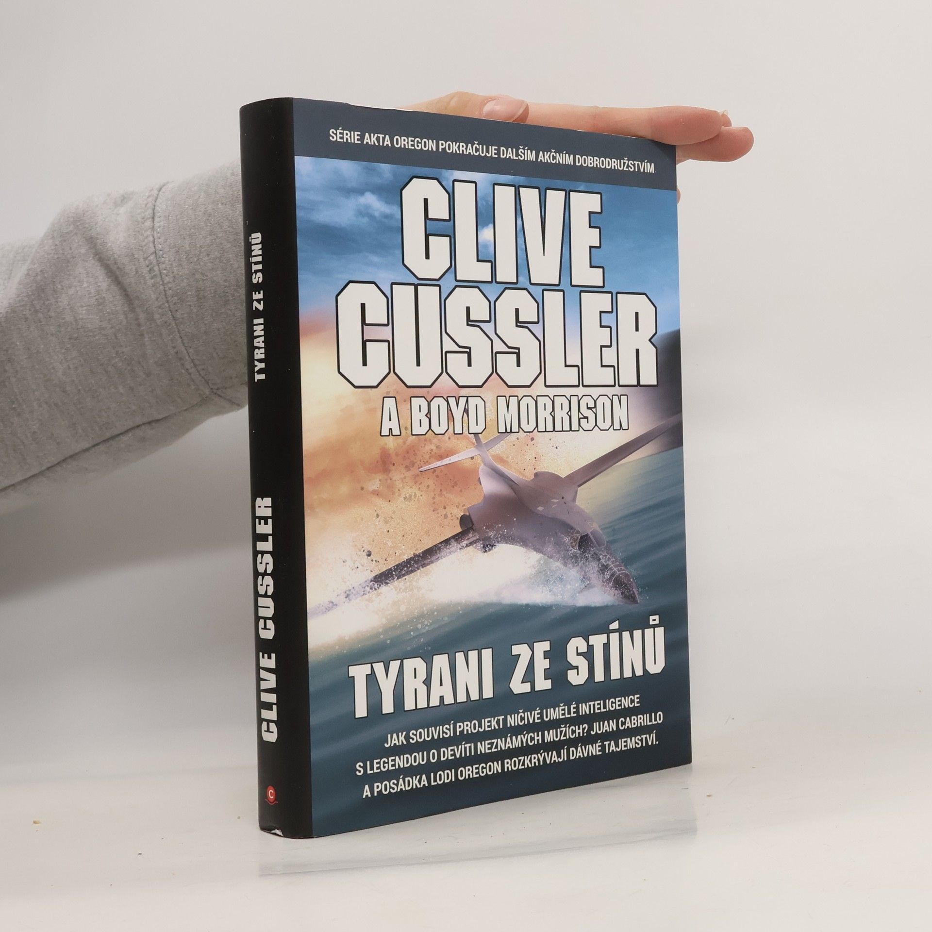 Clive Cussler Tyrani ze stínů : román z řady Akta Oregon