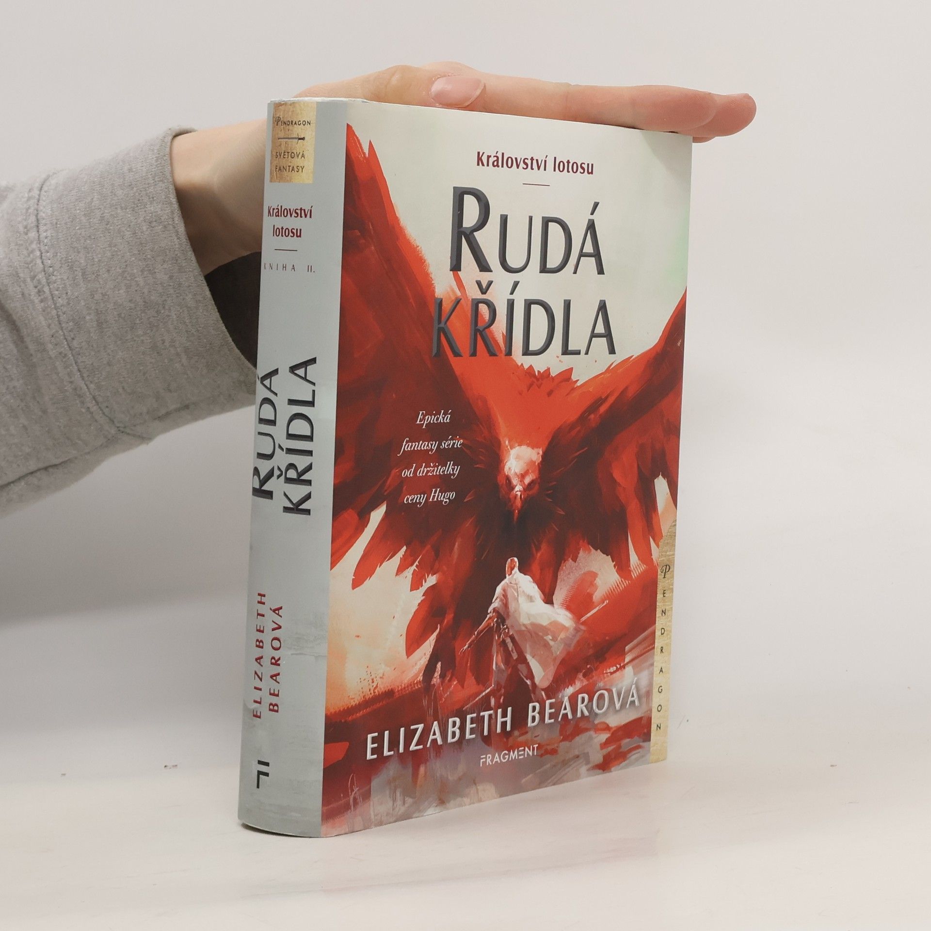 Elizabeth Bear Rudá křídla