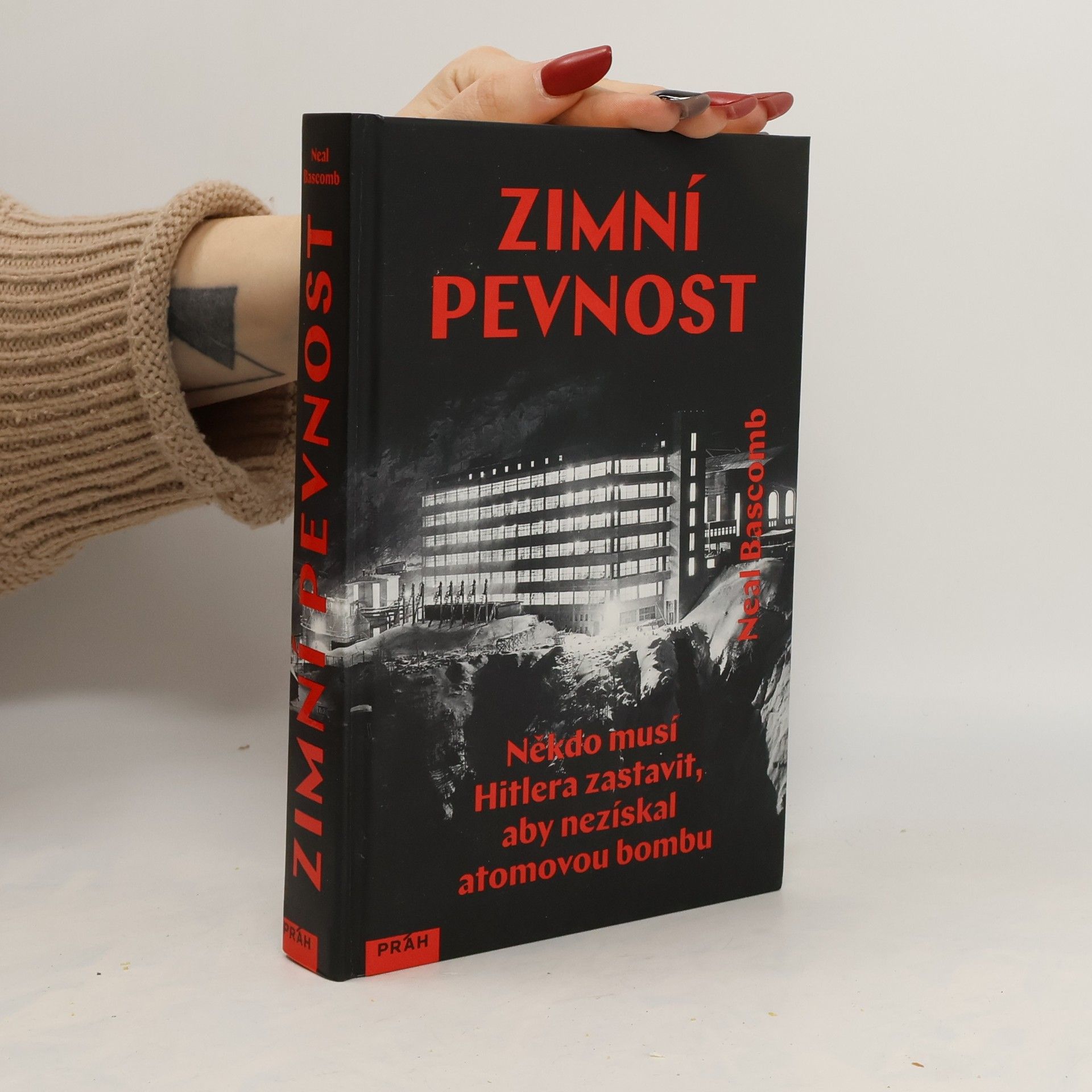 Neal Bascomb Zimní pevnost - Někdo musí Hitlera zastavit, aby nezískal atomovou bombu